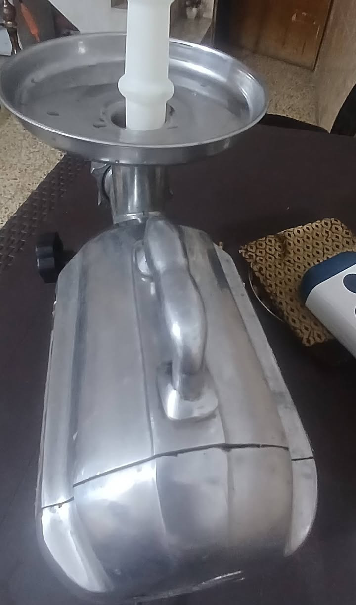 مكينه لحم للبيع نضافه اخو الجديد  ما مفتوحه وضمان اسبوع *********** وتساب

