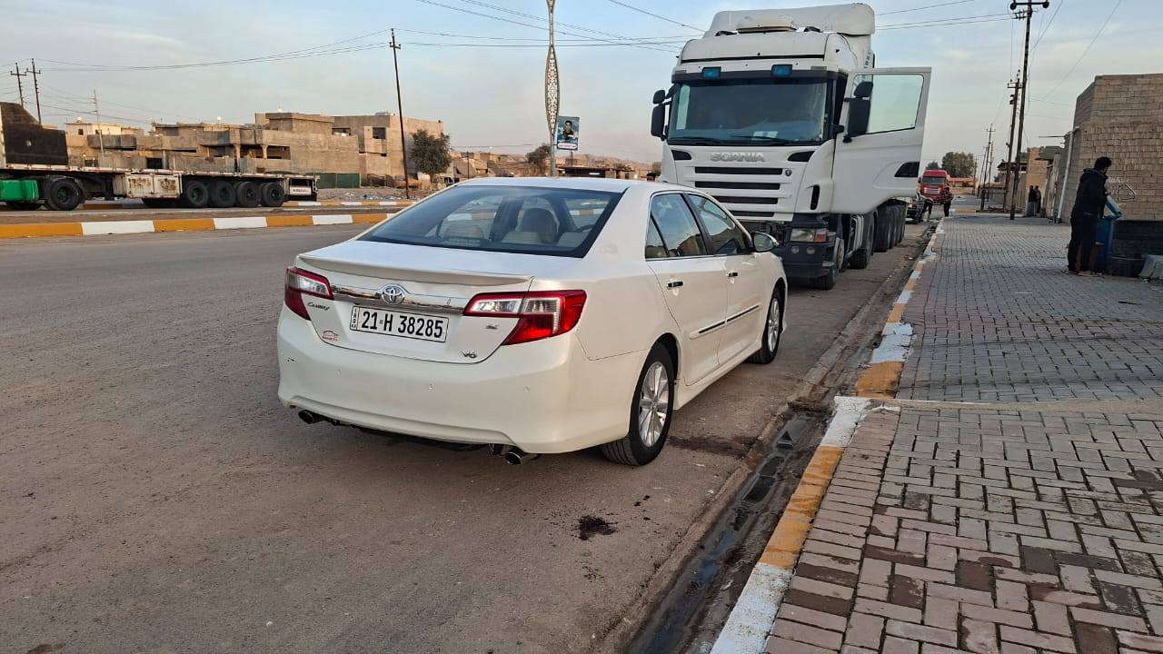 كامري ٢٠١٢ خليجي مواصفات se
ماشية ١٧٠ الف كيلو مكان السيارة طوز خورماتو 

محرك ٤ سلندر مامفتوح جامرلغ امامي طرف سايق صبغ وبيها بارد جامرلغات طرف سكن الامامي والخلفي *********** اخوان رجاء الي مو شراي لايخابرني سعر ١٤٠ ومجال
