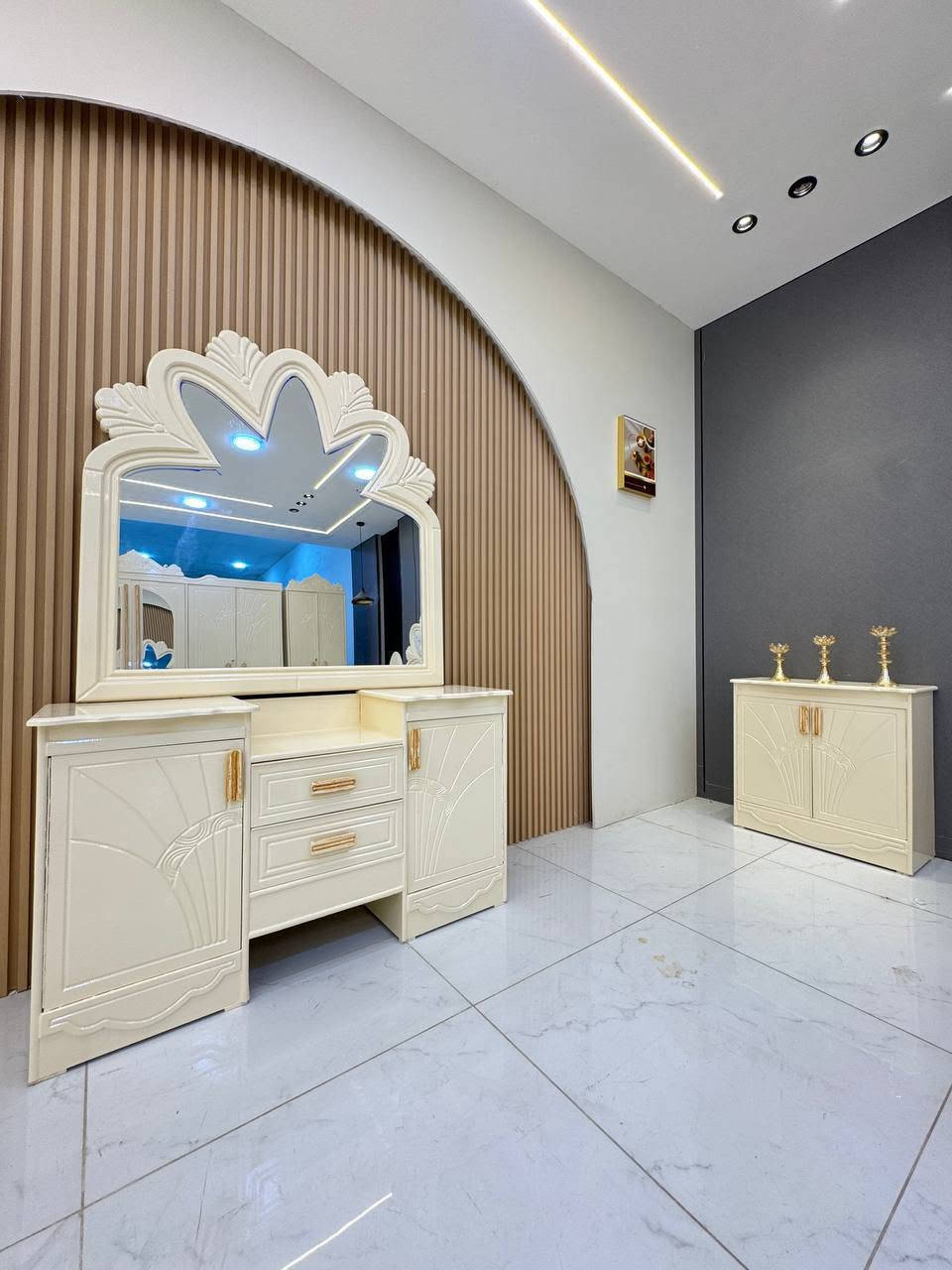حصرياً الموديل الجديد   

السعر مليون دينار فقط 😍

غرفه نجاره قتصاديه 🛌

متكونه من 9 قطع مميزه 

الكنتور ارتفاع 240 طول 320 

مع الزاويه مجموع الطول 4 امتار 

السمك الخارجي للغرفه 5 ملم انديف

والسمك الداخلي 3 ملم معاكس ابيض

سعر الشازلون الخزان 75 الف 

سعر الشازلون المقعد 50 الف 

متوفر توصيل وشد داخل بغداد 😊

متوفر توصيل وشد لكافة محافضات العراق 🇮🇶


**إذا كنت صاحب هذا الإعلان وتريد حذفه لأي سبب، رجاءا أرسل رسالة إلى الدعم الفني**