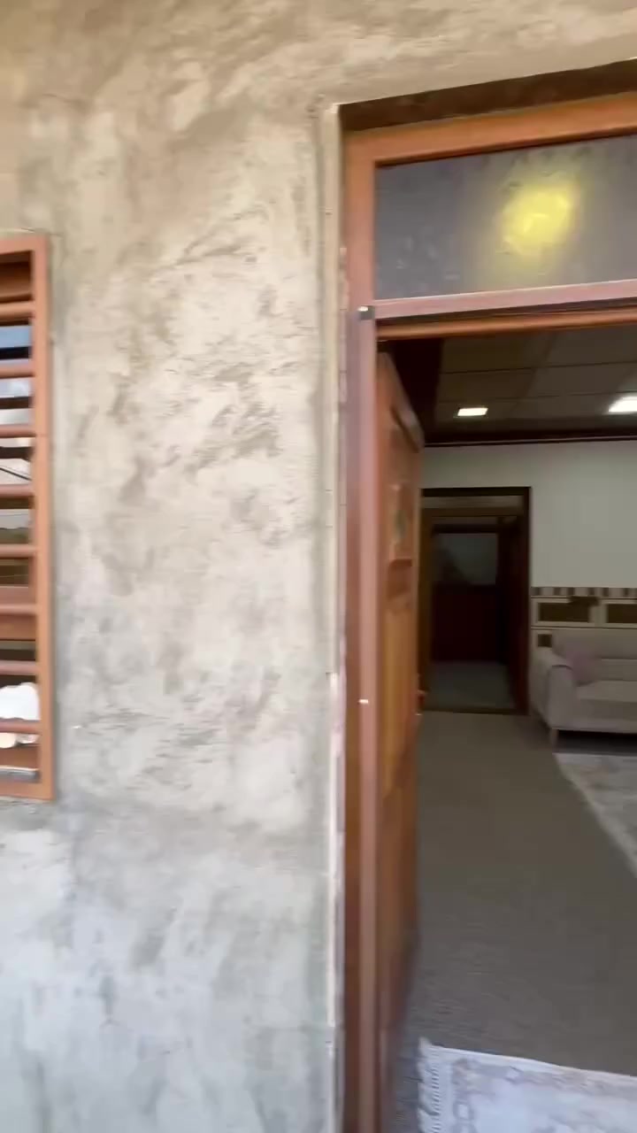 🏠 خانوو بۆ فرۆشتن لە گەڕەکی (ئیبراهیم ئەحمەد)
​بۆ ئەو بەڕێزانەی بەدوای خانوویەکی ڕێک و پێکدا دەگەڕێن لە گەڕەکی ئیبراهیم ئەحمەد، ئەم هەلە لەدەست مەدەن:
​📍 ناونیشان: سلێمانی - گەڕەکی ئیبراهیم ئەحمەد
📐 ڕووبەر: ١٠٠ مەتر (١٠ بە ١٠)
✨ پێکهاتەی خانوو: (دوو نهۆم)
​خانووەکە بەم شێوەیە دابەشکراوە:
🔹 نهۆمی یەک: ژووری میوان + مەتبەخ + ژووری نوستن + مشتەمەلات.
🔹 نهۆمی دوو: مەتبەخ و میوانی کراوە (Open Kitchen) + ژووری نوستن + مشتەمەلات.
​💰 بۆ زانیاری لەسەر نرخ و بینینی خانوو:
​ژمارە (1) لە کۆمێنت دابنێ یان پەیوەندی بکە بە:
☎️ ***********
☎️ ***********
☎️ ***********
​📢 مژدە بۆ خاوەن موڵکەکان!
​ئەگەر موڵکت هەیە (خانوو، زەوی، شوقە) و دەتەوێت بە خێراترین کات بیفرۆشیت:
✅ ئێمە بە بێ بەرامبەر ڕیکلامت بۆ دەکەین!
📸 تەنها (ناونیشان + وێنە + نرخ) بنێرە بۆ ڤایبەر یان تێلیگرام:
📲 ***********
