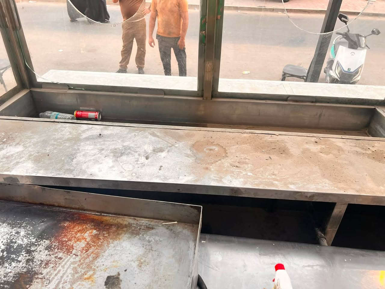 غراض مطعم للبيع 
شوايه كص هيا وشيشها وستانها ب١٧٥
طباخ عين وحده سل استيل ثقيل ب١٢٥
طباخ فلافل عين وحده حديد.        ب٥٠
ميز سل استيل غذائي مترين في مترب١٧٥
جام خانه سل استيل غذائي حجم الكبيل 
بوري انجين جام ابو ١٢ 
الطول ٣ متر 
العرض ١ متر 
الارتفاع ٢٥٠٠
السعر ب٧٥٠ 
مفصلها ب١٢٥٠ الف 
مكاني بغداد مدينه الصدر 
***********
