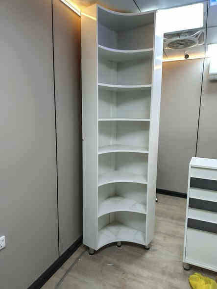 يتوفر فاترينات عدد ٢ مع زاوية وميز رسبشن 
الفاترينات 
الارتفاع مترين ونص 
العرض متر 
العمق ٢٠ سنتمتر
الزاوية ٦٠× ٦٠ سنتمتر 
الميز 
الارتفاع متر و ٢٠ 
والعرض متر و٢٠ 
اللون أبيض 
نظيفات كلش 
المكان بغداد 
للاستفسار 
***********
