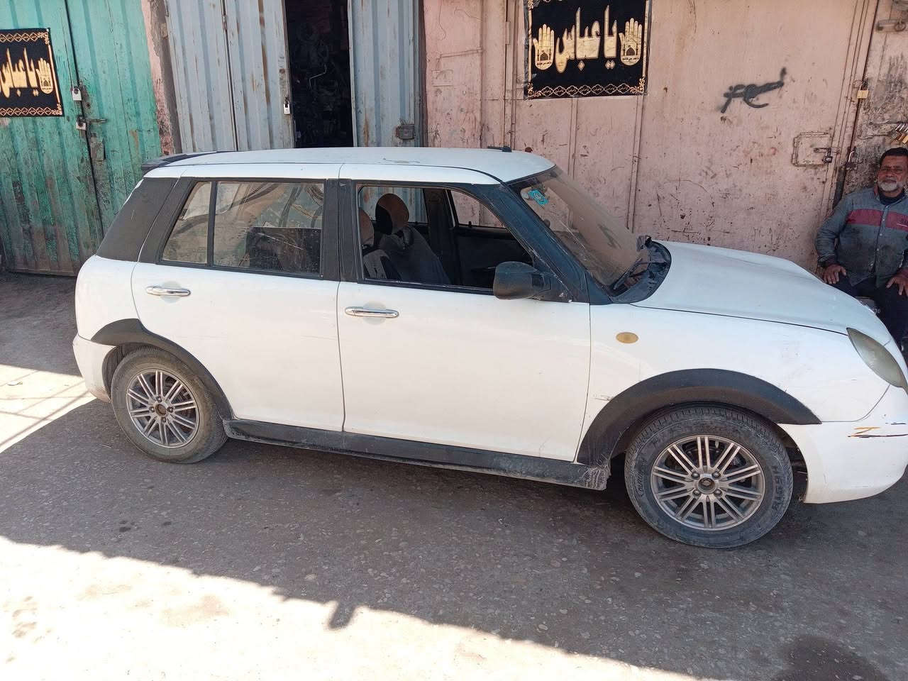 ليفان 320  بيها بخار قليل  وصوت بلبور بس شغال   سياره نظيفه  على وضع الشركه  بسمي  مكاني كربلاء
سعرها ب37
***********
ليفان 320  بيها بخار قليل  وصوت بلبور بس شغال   سياره نظيفه  على وضع الشركه  بسمي  مكاني كربلاء
