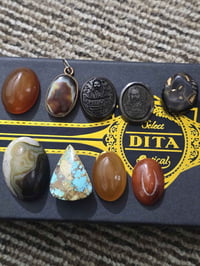 مجموعة • احجار طبيعيه • للبيع