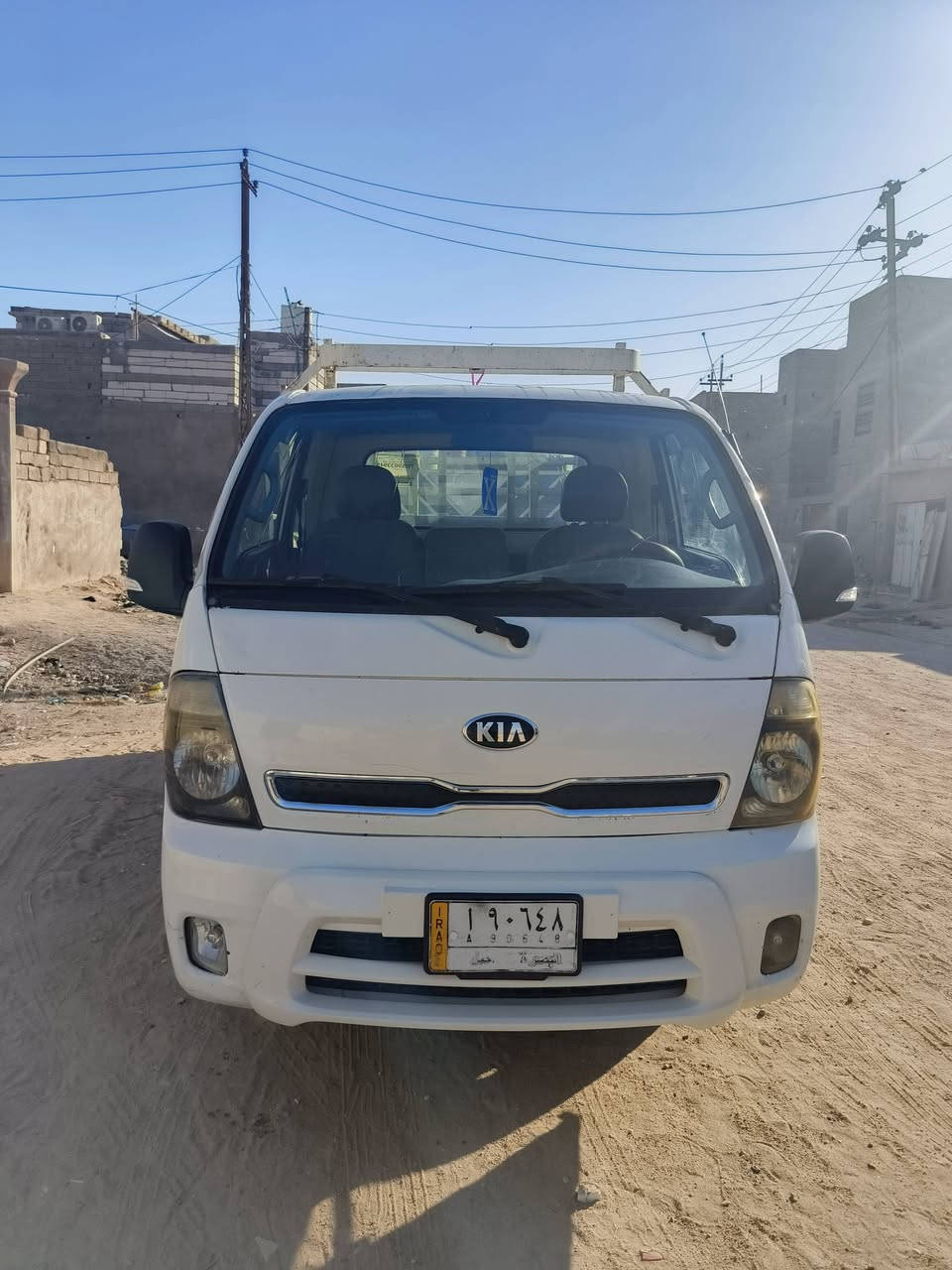 السلام عليكم كيا حمل مفتوح للبيع السعر 95 مكينه وكير كفاله سيارة مكفوله من ضربه وصبغ حداده كرتون تواير جدد سيارة جاهزه مكان البصره رقم بصره تحويل ثاني يوم***********
