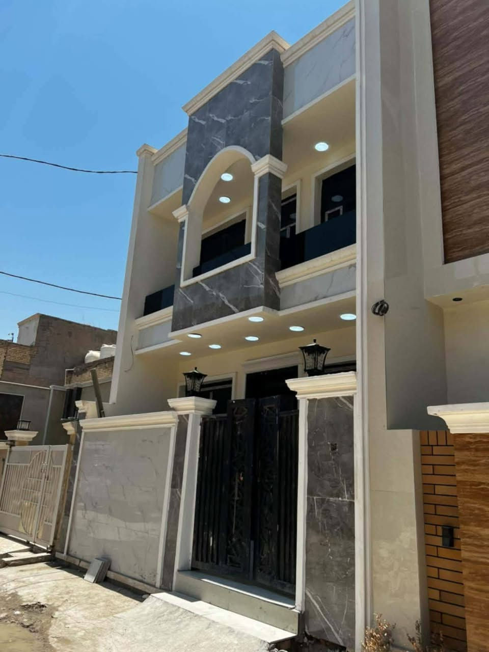 السلام عليكم
🏠#دار_للبيع   100متر واجهيه 6،25متر نزال 16متر
  طابقين   بناء حديث وتصميم متكامل ✨️

يحتوي البيت. ع[3غرف نوم -استقبال -صحيات عدد 2- صالة- ومطبخ] البيت شغل درجة اولى 

مع الخدمات[ماي-كهرباء-تبليط]✨️

🔴ملاحضه البيت جاهز للسكن 🔑

⬅️نوع العقار  طابو زراعي سند 25 اقرار محكمه 

⬅️العنوان #بغداد_الدوره_البوعيثه   
       مجمع السلطان الرابع

🔴للاستفسار  خاص او الاتصال ع  الرقم 
☎️***********
