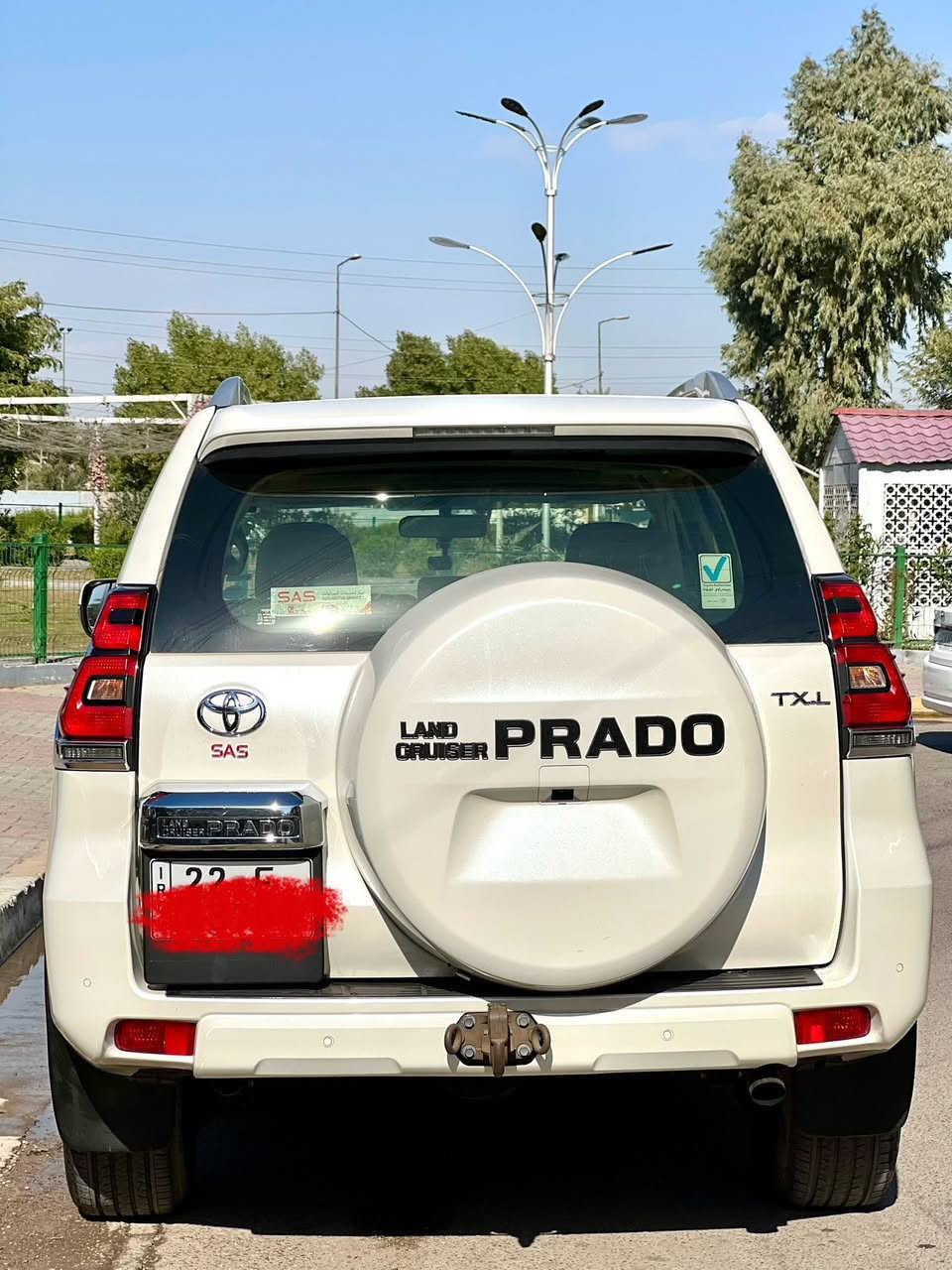 السلام عليكم
تويوتا برادوا ابيض صدفي 2018 TXL 
شركه SAS ضمان تويوتا العراق
سلايت وبصمه وتشغيل عن بعد 
لايت اسود وبخاخ لايت ولد نهاري 
شاشه حجم 12 اتح كار بلي 
هوك وحساس خلفي وثلاجه
مانع انزلاق ومانع انحدار ونظام الامان 
كشن مخمل  مغلف جلد كامل
ويل كب كروم حجم 19 انج اسود وفضي  2022
ماشيه 113000  الف KM
السياره وجديده حيل 
بيه بارد قلبل كلش بالباب الخلفي بالحافه  قليل
تحويل وكاله موجود 
السعر 38000
***********
***********
