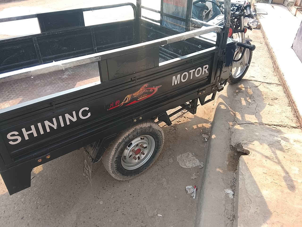 سلام عليكم ستوته صقر موديل 2025 ابلاديه لاصبغ وله لحيم كهربائيات كله جديد البارحه شديتهن هنه ودشبول ضفيره جديه نكره سلف جاهزه لآخر حبايه كفاله عامه جديده مكاني بغداد زعفرانيه سعر 2000 وبيه مجال 
***********
