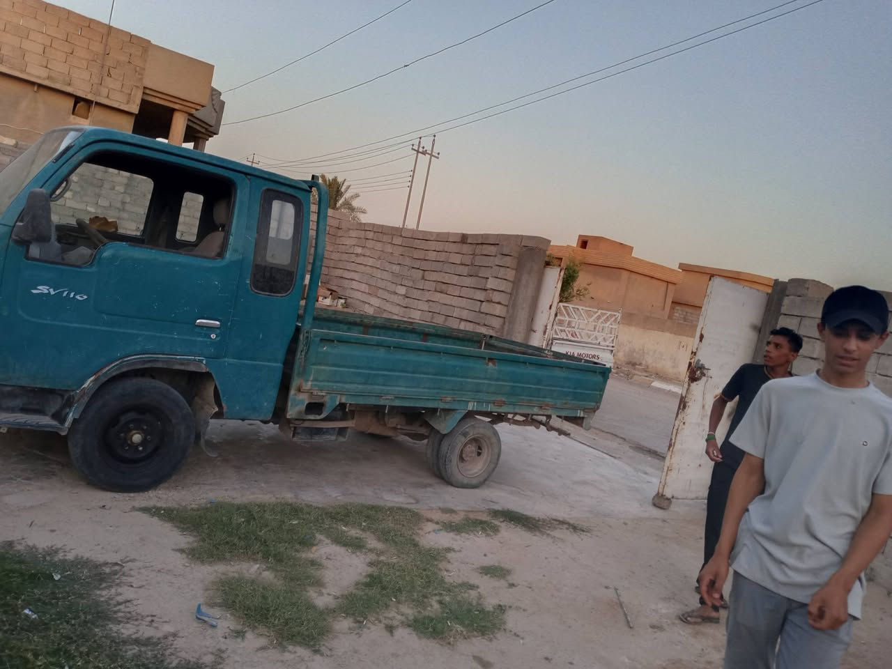 سلام عليكم كيا حمل للبيع موديل 200  رقمها فحص نبار سود سياره كير ومحرك وكسل وشاصي شرط مكاني صلاح الدين بيجي سعر 25 وبيها مجال غليل الستفسار علا هاذا رغم ***********
