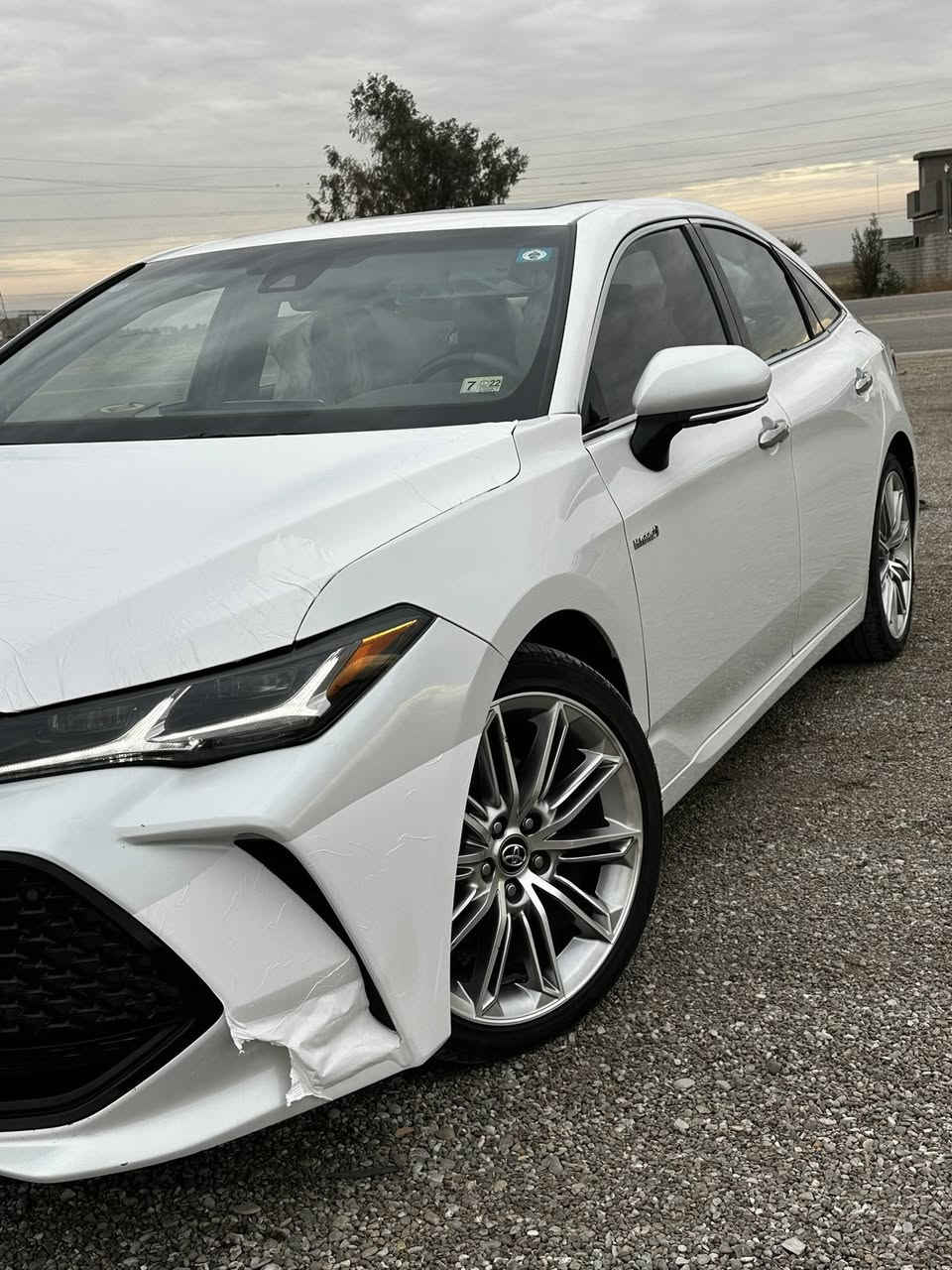 Toyota Avalon 2021 hybrid ￼
هايبرد محرك 2500 
لون ابيض 

رقم بغداد باسمي تحويل مباشر ثاني يوم

السيارة حادثها بنيد فقط تبدل  قبق الصندوك كلير فقط من امريكا 

#المواصفات 

1. شاشه وسطية تحكم كامل للسيارة والاعدادات مع شاشة الكترونية بنظام android auto & apple carplay

.داتا شو لعرض المعلومات على الزجاج الامامي

•فتحة سقف

•اشارات بالمري الجانبية

.لد نهاري

.لايت زينون

.سستم صوت ١٠ سماعات JBL 

.ايرباكات عدد ١١ سليمة بالكامل

.قطعتين تبريد 

. حساسات خلفي امام

.ستيرن فول تحكم ٤ جهات مع خاصية محاكاة وامكانية التحدث مع السيارة لتنفيذ الاوامر عن طريق الصوت

. 4 رادارات 360

.كامرة امامية

.كامرة خلفية

.كامرات جانبية

.رؤية محيطية 360 درجة للمساعدة على الاصطفاف

. دخول ذكي لابواب الامامية

. ترحيب شعار avalon عن فتح الابواب

. هاند بريك بصمة

.بصمة تشغيل

.بصمة ابواب

.خاصية الخروج عن المسار مع تحذير نظام (الخروج الامن )SEA

.خاصية تعديل المسار مع اهتزاز السترين وتنبيه

.قيادة الية 

.حساس مستشعر العين للتنبيه قبل وقوع حادث

.تحديد مسار LDA

.كشنات جلد رصاصي تطريز ملكي مع تخريم 

.كشنات الامامية كهرباء مع مساج

.كشنات امامية بميزة التبريد والتدفئة

.كشنات خلفية تدفئة 

.تكاية وسطية مع حاملة اكواب ومساحة تخزين

. كشن السائق ميمري وضعيتين

.لايت عدسة بامكانية الدوران مع الاستدارة 

.بكلايت لد

.اوتو بارك

.نقطة عمياء BSM

.مساعد القيادة التفاعلي PSM

.ثلاث وضعيات قيادة eco, normal and sport mode

.رادار جانبي

.رادار خلفي

. رادار امامي

.اوتو ستوب

. اوتو هولد 

. شحن وايرليس 

. استيرن متحرك كهرباء ٤ اتجاهات مع هيتر تدفئة للمقود

.المرآة الجانبية تعتيم

٠المرآة الخلفية بخاصية التعتيم

. تطعيمات داخلية صاج ملكي 

.تطعيمات كروم لمقابض الابواب مع زيكا كروم جانبي اسفل الابواب

.سبويلر خلفي 

.ويل حجم19 

.سنتر لوك للسائق والراكب

مواصفات اخرى كثيرة السيارة حيل نظيفة معتني بيها واسخدام شخصي وعليها ادامة مستمرة بالشركة متصرف عليها دينار واحد

مكان السياره ديالى بعقوبه 

السعر 285 بيها مجال   

للاستفسار اكثر الاتصال على الارقام التالية 
***********
