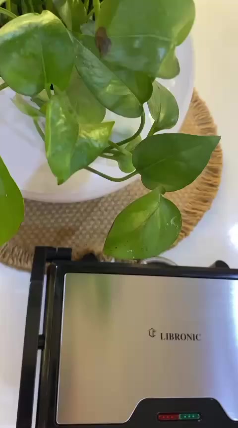 كابسة صاج ماركة LIBRONIC
اخيرر قطعه بقت لحك 
الميزات:

أداء عالي و تسخين سريع

صحن تسخين مانع للالتصاق

زاوية فتح حتى 90 درجة

قفل لتثبيت الطعام داخل الكابسة

ضمان لمدة سنة من تاريخ الشراء

الطاقة: 1300 واط

أبعاد لوح التسخين: 11x23

أبعاد الغلاف: 11  25  29 سم

أبعاد المنتج:10  22  26 سم

رقم الموديل: LC-5016

الملاحظات:

لم يتم ذكر المنشأ


**إذا كنت صاحب هذا الإعلان وتريد حذفه لأي سبب، رجاءا أرسل رسالة إلى الدعم الفني**