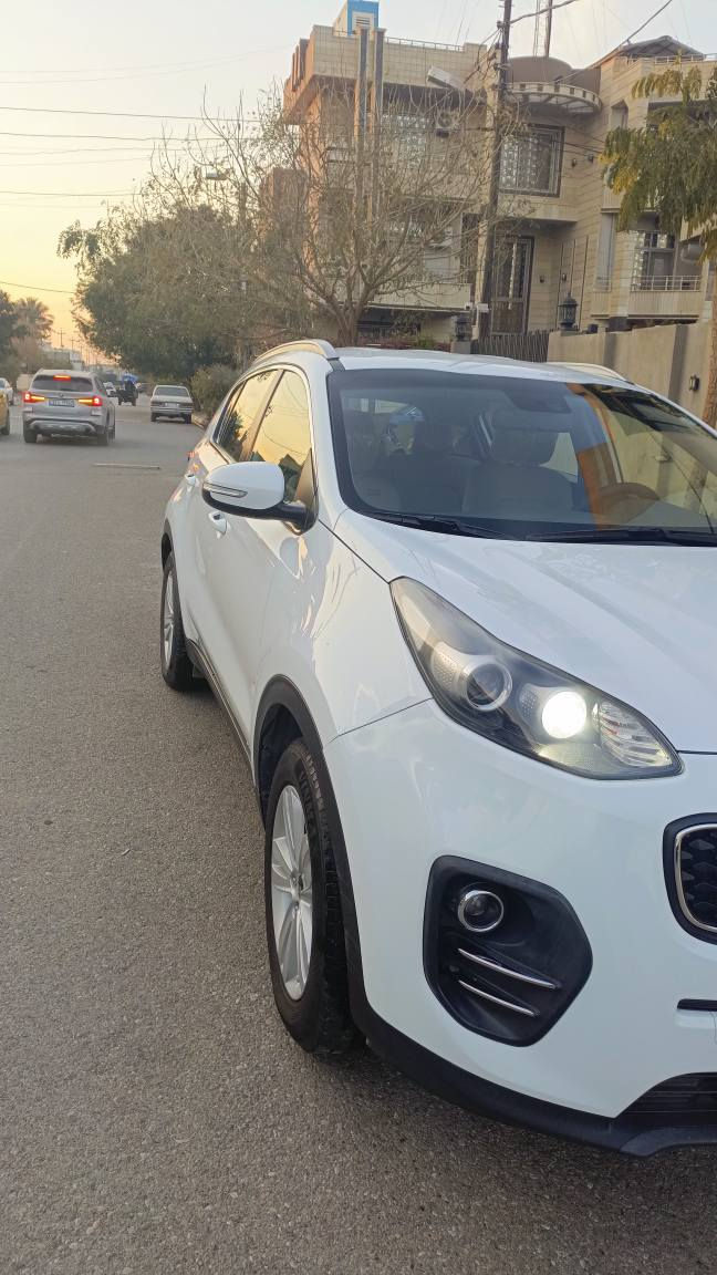 سبورتاج موديل ٢٠١٩ خليجي ماشيه ٩٨ الف بيها بصمه تشغيل عن بعد حساسات خلفيه كامره خلفيه بيها فقط باب واحد صبغ للتواصل ارسل رسالة او على الرقم 
***********
*********** كركوك, العراق
