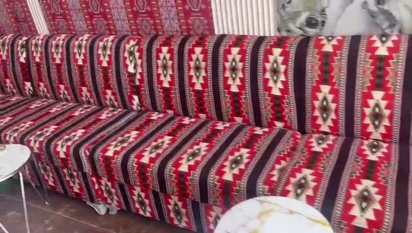ديوان  كبير 18 قطعه استخدام قليل نظيف يصلح ديوان او حسينية او كوفي   سعر مليون  وتساب فقط ***********
مجال  قليل
