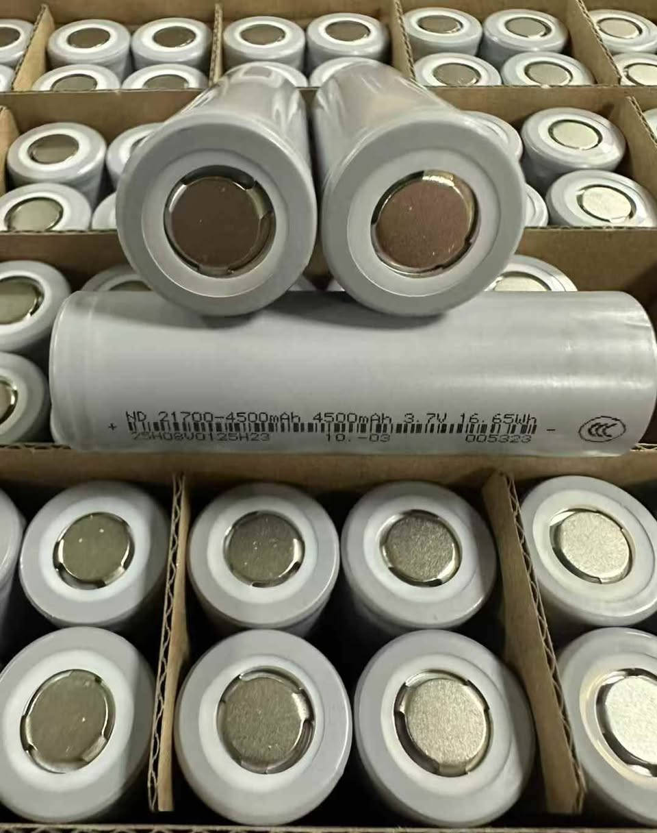 Li-ion Battery ND 21700-4500mAh 3.7V 16.65Wh Lithium ion battery cell,Electronic appliances such as Camping fan,Solar Fan,Bluetooth speakers,electronic radios and humidifiers.
Model: ND 21700-4500mAh 3.7V 16.65Wh battery
Typical Capacity: 4500mAh
Nominal Voltage: 3.7V
Charging Method: CC-CV
Charge Cut-off Voltage:4.2±0.05V
Discharging Cut Off Voltage: 2.55V±0.05V
This NDLi-ion Cell 3.7V 4500mah battery model is ideal for Model aircraft battery.electronic radio,Handheld Fan,Balance car,drift car,outdoor fan,Escooter,Sweeping machine,twist car,thinking car, vacuum cleaner,Small fan,Microphone,Solar system,laptop battery, Solar monitoring, Solar Lights,Electric lawnmower,LED Flashlight, Mobile energy storage, Electric drill battery,Electric tools as it has a great capacity 4500mAh and even good burst power.


**إذا كنت صاحب هذا الإعلان وتريد حذفه لأي سبب، رجاءا أرسل رسالة إلى الدعم الفني**