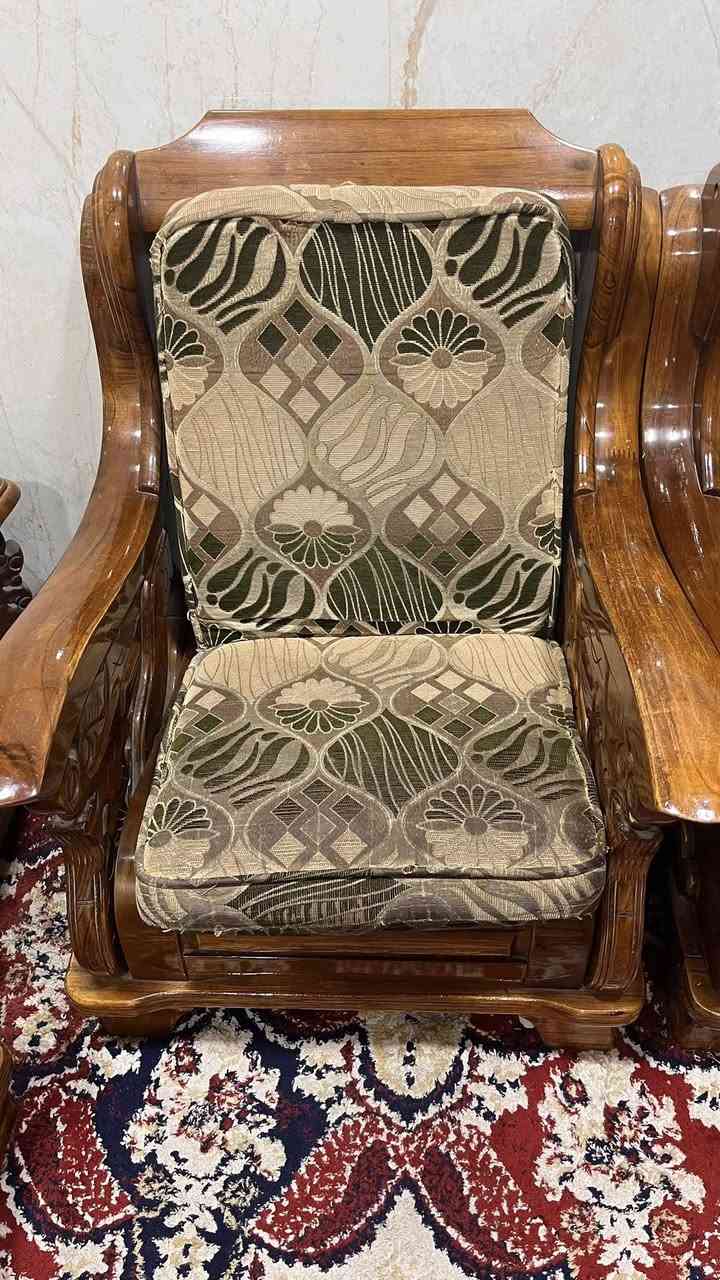 تخم 7 مقاعد مع طبلة مربع سعر 250 مستعجل على البيع وبي مجال مكاني بغداد
***********
