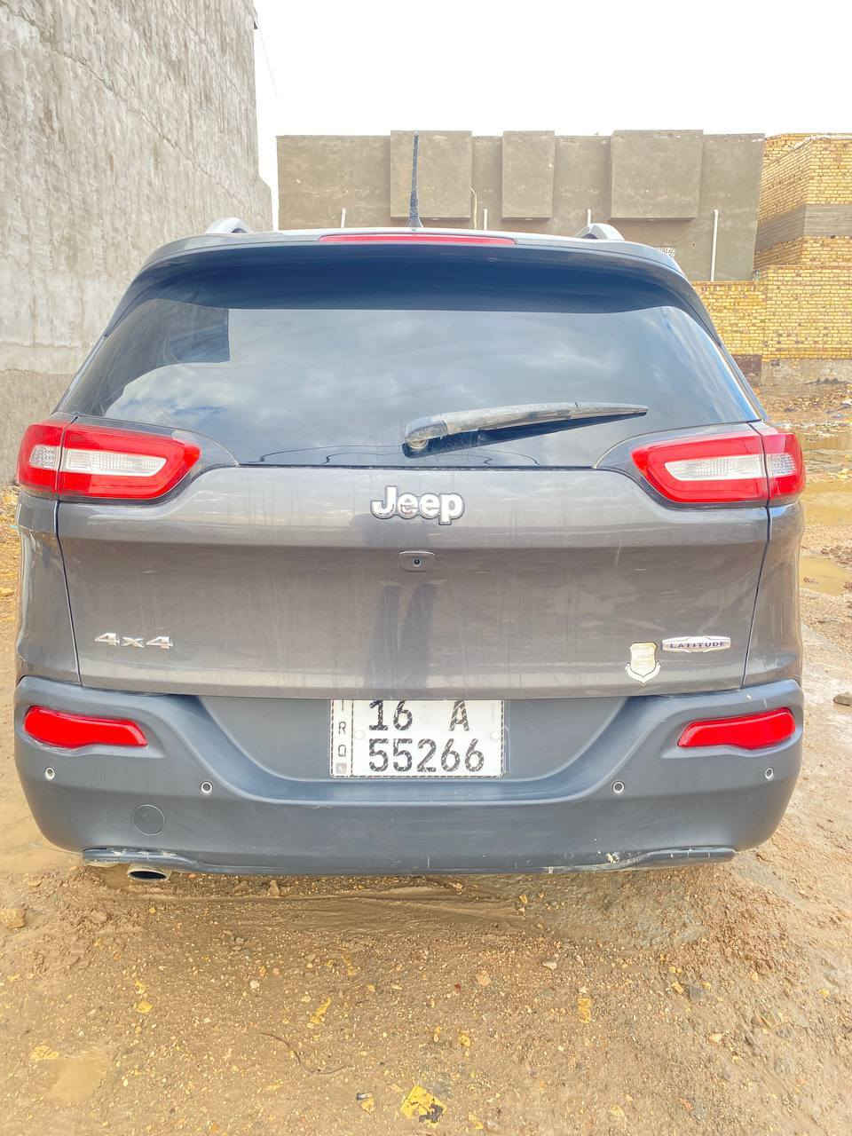جيب شيروكي 2017
مواصفات latitude 
كاميرة, حساس ,مقعد السائق كهربائي, شاشة 
محرك v4 
سنوية حد 2030 بأسمي
تخم تاير جديد
ادامة منظومة الاحتراق كاملة 
السيارة داخلة كلين تايتل على ايدي
فقط بالعراق طار البنيد وصار بيه اثر مقدار شبر والباب الايسر طخة بسيط 
نقص بالحداية بسيط 
وفريز التبريد بتكلفة 300 الف
السعر المطلوب 130$


**إذا كنت صاحب هذا الإعلان وتريد حذفه لأي سبب، رجاءا أرسل رسالة إلى الدعم الفني**
