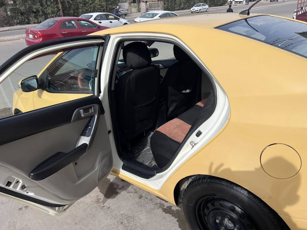 سيراتو موديل 2009
كير ومحرك مكفول
سياره نضيفه 
مصفره من هيئه والغرامه 
تبريد ثلج 
صدر جديد 
ضربتها جاملغ تصليح بارد 
سعرها 78
***********
