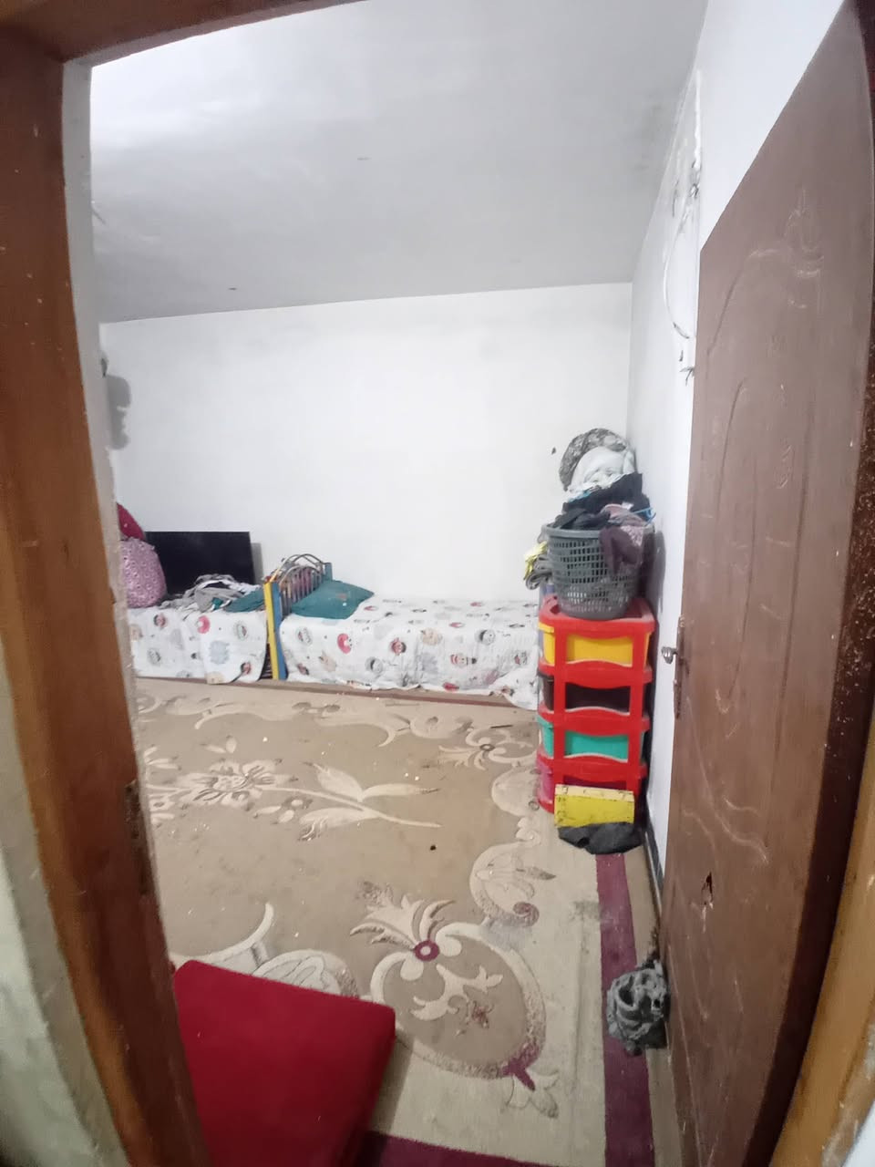 السلام عليكم بيت البيع ١٠٠ متر حي البساتين فرع اسواق ابو رسل ثالث تقاطع البيت كامل طابق ونص كاشي اشتايكر  السعر خاص رقم ***********
