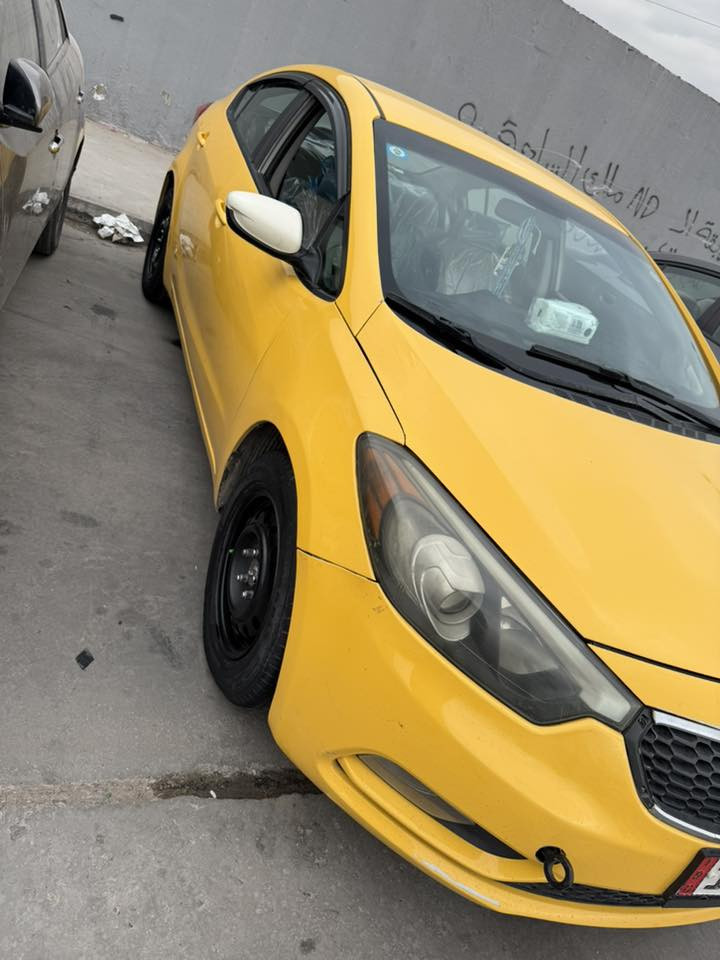 كيا فورتي 2015 مكينه 2000دوش كشنات جلد حادث بنيد وجاملغ جانب الايمن سياره خير من الله تبريد شغال 
السعر 105$ وبيها مجال للشراي بيع عقد مروري مباشر 
حداديه جديده 
***********
مكان السياره بغداد
