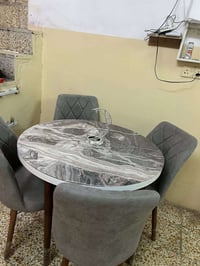 طاولة طعام • استعمال قليل • قابل التفاوض