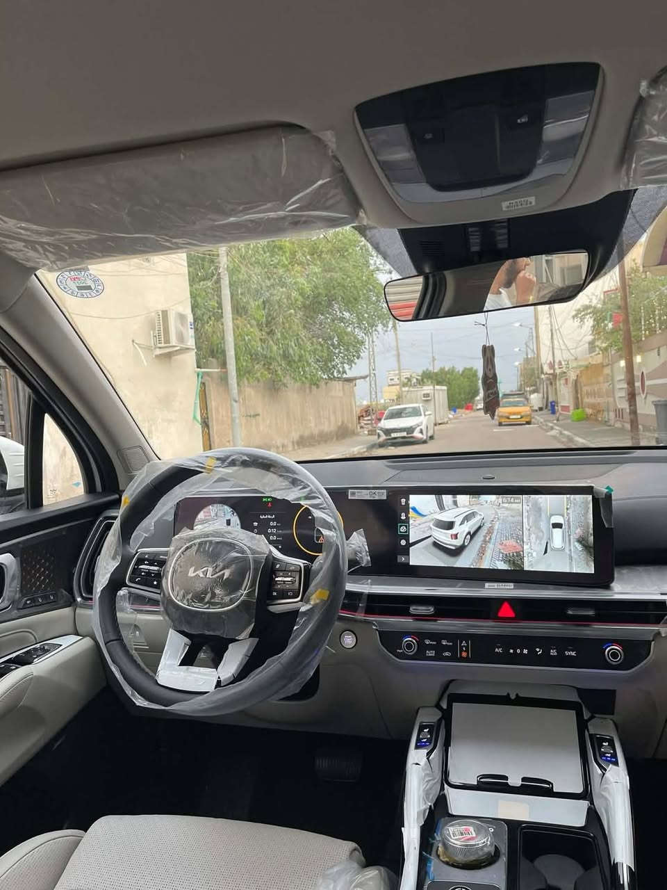 سلام عليكم
للبيع 

كيا سورنتو موديل ٢٠٢٥ خليجي مكفوله كفاله عامه 

رقم بغداد 

ماشية ١٣  يعني زيرو بحالة الوكالة ضمان ١٠٠ الف كم ( الشركة الدولية )

فول ما عده بانوراما

بصمة 

كير ماوس 

سايد برك بصمة 

كشنات كهرباء 

صندوك  كهرباء

تشغيل عن بعد 

شاحن واير ليس 

حساسات

اوتو هولف 

اريل انفكيشن 

مري كهرباء 

٦ سلندر سعة المحرك

تلاثة قطع تبريد  

ويل حجم20

الاتصال***********
