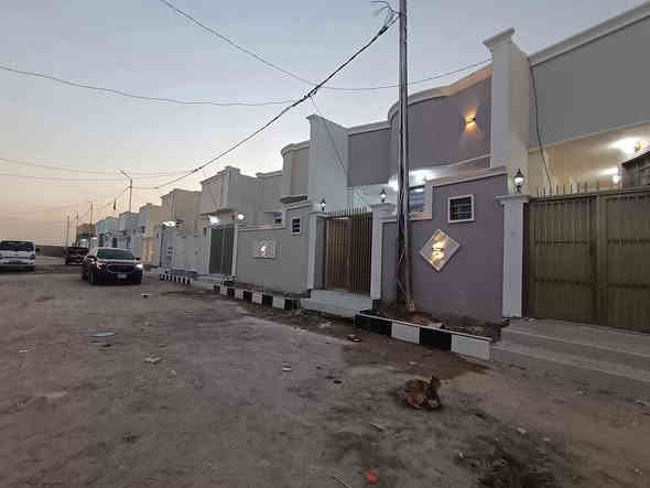 يالله #يعلن_مكتب_ألخليج_للعقار 🌍
بيت للبيع طابو زراعي سند 25 في النجف –

مقابيل ملحق  قرية الغدير 🏡عامود 315 شارع لمطار 
الاتصال *********** واتساب 

📏 المساحة: 100  متر 
💰 السعر:💲 40  مليون (قابل للتفاوض)
🏗️ البناء: طابوك 
🏠 الأساس والسقف: صب  كونكريت

مواصفات البيت:
✅ غرفه نوم 🛏️
✅ صالة 🛋️
✅ مطبخ 🍽️
✅ صحيات 🚿
✅استقبال 
عنوان مكتب ألخليج مقابل عامود 315 شارع لمطار صب 
الاستفسار ***********
