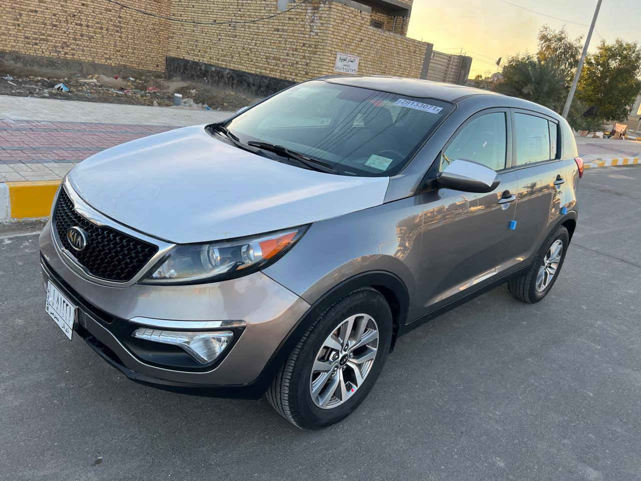 السلام عليكم 
كيا سبورتج 2016 أمريكي حادثها بنيد مبدل فقط والباقي كفاله رقم ذي قار تحويل موصفات نص فول 
اربعه سلندر 
محرك كير حداديه تبريد كله مكفول سيارة جاهزه من كلشي 
السعر 135 وبيها مجال الشراي يتصل وبلخدمه 
*********** مكان السيارة ناصريه مركز
