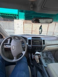 برادو مديل ٢٠٠٦ للبيع و مراوس  شمالي  ٣ قطع صبخ بدون ضربة ابد شرط فحص ...