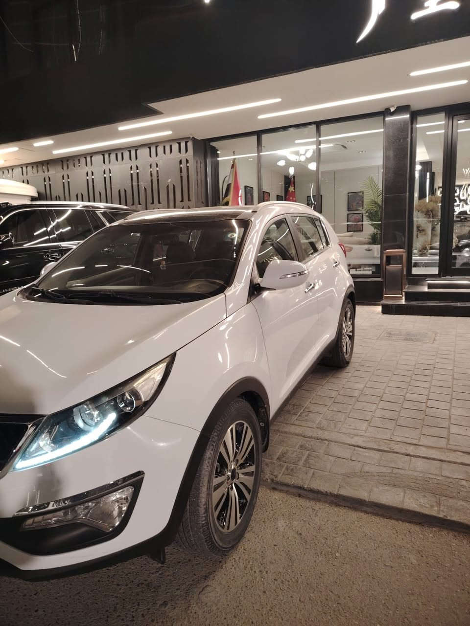 السلام عليكم…سبورتج 2016 خليجي 
محرك. 2000 دوش. ..كفاله من الصبغ والتبديل 
رقم بغداد انكليزي 
بانوراما 
كير. محرك. على وضع الشركه 
ماشيه.  123 الف 
السعر.  167
***********
