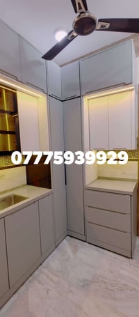 هيكل ألومنيوم • خشب بلايوود • أقساط