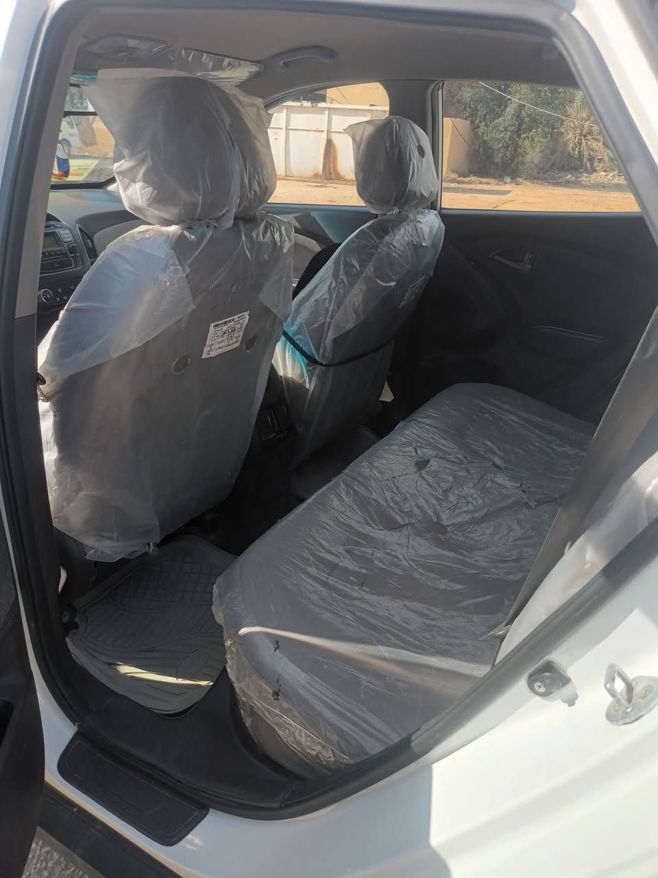 توكسان موديل ٢٠١٤ ماشيه ١٠٨ الف حقيقي مكفوله كفاله عامه من الصبغ والضربه والتبديل رقم بابل سنويه لحد ٢٠٢٩ فول مواصفات تبريد خلفي للإستفسار اكثر اتصل على صاحب السياره اني مكلف بلنشر*********** عنوان السياره نجف مشخاب
