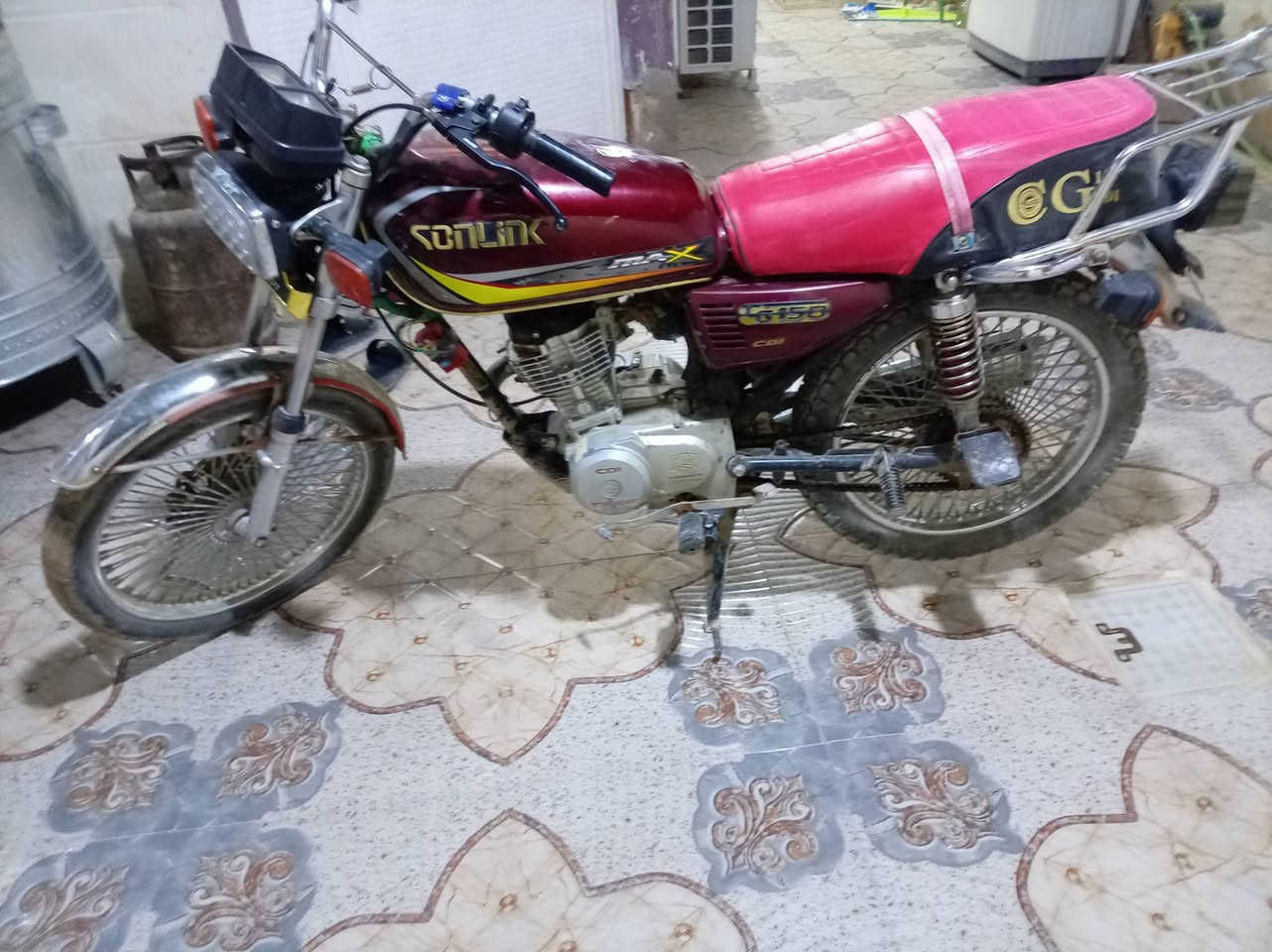 سلام عليكم دراجه تايكر موديل 2023 أوراق سعر 400 و بيها مجال مكاني ديالى الخالص ***********
