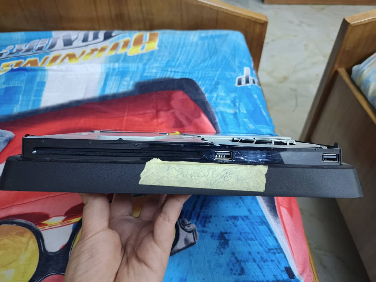 سلام عليكم ps4  سلم مهكر يحتوي على 10 ألعاب :
1 جي تي أي 5

2 إف سي 26

3 بيس 26 

4اله الحرب

5 كول أوف ديوتي بلاك أوبس 3

6 ماينكرافت 

7 مورتال كومبات

8 باتفيلد5

9 الكوابيس الصغيره

10 كراش سباق السيارات

ويا يو بي إس + حامل بلي وجويستكات وبي مراوح وبي شحن +جويستكات 2 

السعر خاص 

المكان بغداد الكماليه
رقم الهاتف :***********
