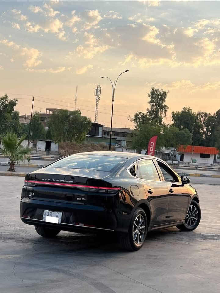 🚗 للبيع

بي واي دي — دستروير 2025 هايبرد

🌍

•   🛣️  المسافة المقطوعة    -9 الف كيلو متر

------------------------------------------------------------ 

💰 السعر: *********** 

✅ المواصفات :

✅ موديل 2025

✅ مرقم كامل

✅ Plug-in Hybrid بلكن هايبرد

✅ محرك 1500 CC اقتصادي وعصري

✅ تفويلة واحدة تمشي لحد 1200 كم

✅ على الكهرباء تمشي 55 كم ⚡

✅ صرفية ممتازة جداً داخل المدينة والسفر

✔️ شاشة معلومات كبيرة حديثة

✔️ تشغيل بصمة ودخول ذكي

✔️ كاميرا خلفية + حساسات

✔️ مثبت سرعة

✔️ شاشة ديجيتال للعدادات

✔️ نظام توفير طاقة ذكي

✔️ أوضاع قيادة متعددة

✔️ مقاعد مريحة بتصميم حديث

✔️ تكييف أوتوماتيك

✔️ منافذ USB وشحن سريع

✔️ نظام أمان وثبات إلكتروني

✔️ ABS + Airbags

✔️ إنارة LED حديثة

✔️ جنوط رياضية

✔️ رحابة داخلية وصندوق واسع

✔️ عزل ممتاز وقيادة هادئة جداً

#للبيع #سيارات_للبيع #سيارات

