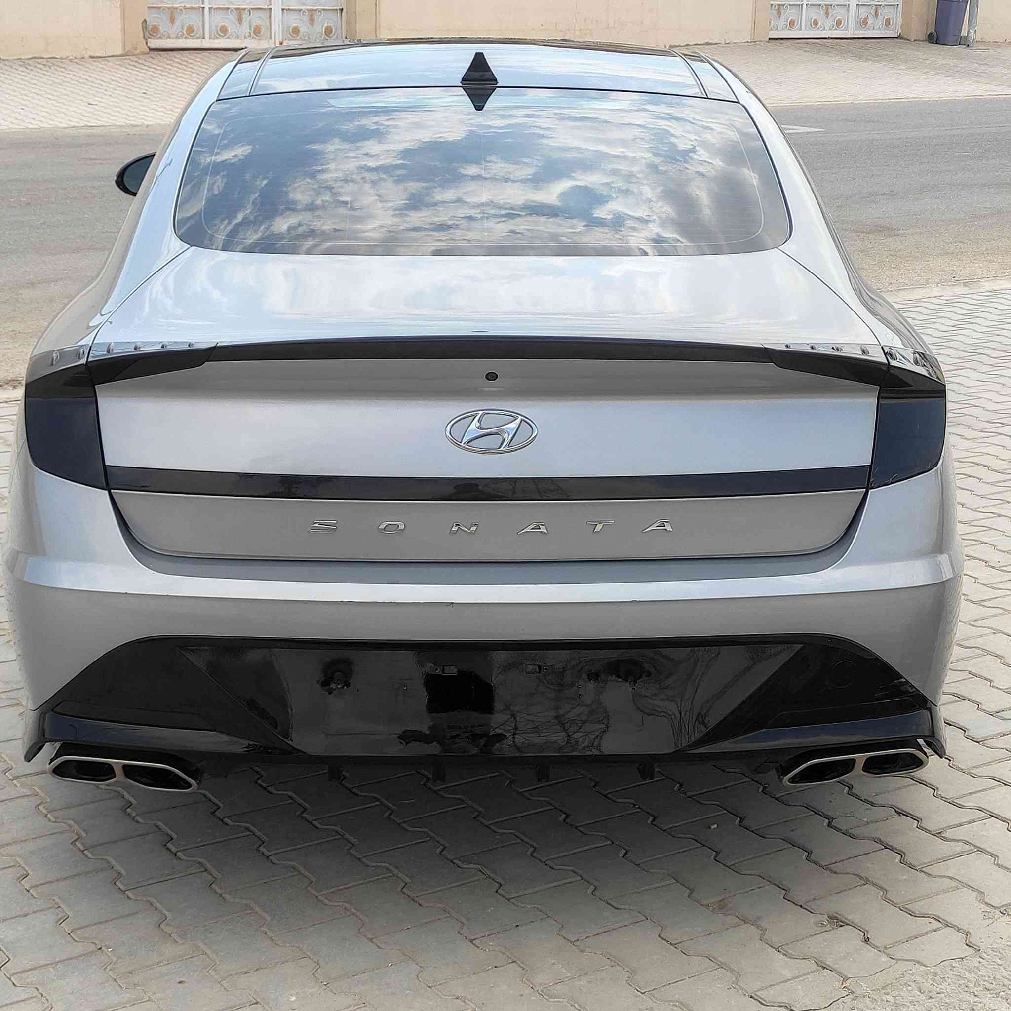 السلام عليكم من رخصة الادمن المحترم 
هونداي سوناتا N LINE مكينه 2500 تيربو (290حصان)
موديل 2023   السعر 195$وبيها مجال
فول مواصفات اعلى فئه بلسوناتا
حادث بسيط  بارد بخشم البنيد وبالعراق جاملغ الأمامي الجهة اليمنى هم بارد بدون فتح وبدون صبغ .
تبريد ابلادي شرط تقرير السياره تعمل وتسير من امريكاا
بدون ايرباك سليم 
ماشيه 55 كيلومتر 
بصمه دخول ذكي کشنات جلد وكنتاره كشنات كهرباء
تدفئه تبريد بلكشنات 
السياره كله ختومات N LINE
تبرید قطعتين
لايتات ٤ عدسات زنون بلادي عالي ناصي
لدات داخليه
سايد بريك بصمه
ویل کب حجمه ۱۹
دبل كزوز السياره
شفتات بلستيرن 
السعر 195$ وبيها مجال السيارة بالحقيقة أحلا من الصور
للاستفسار : ***********  (( المكان النجف الأشرف ))
