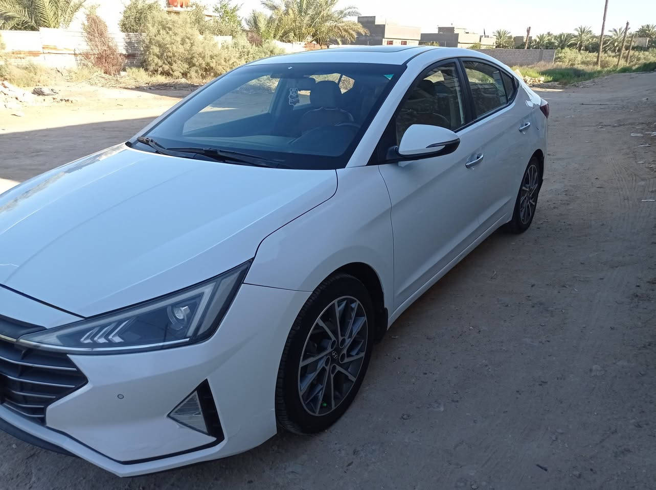 سلام عليكم
الانتره 2019
 خليجي
(كفاله عامه شرط السونار) 
رقم بغداد نكليزي  بسمي
ماشيه (70)
مكينه 2000 دوش 
فول واحد عله واحد 
كامره امامي خلفي 
فتحه سلايت
 زنون
 بصمه
قطعتين تبريد
 تحكمات ستيرن
 مرئي شفط 
 شاشه كبيره 
 انضمة قياده 
يدات نيكل
حساسات امامي خلفي
السعر 160 وبيه مجال 
مكان (السياره كربلاء طويريج ) 
***********او ***********
