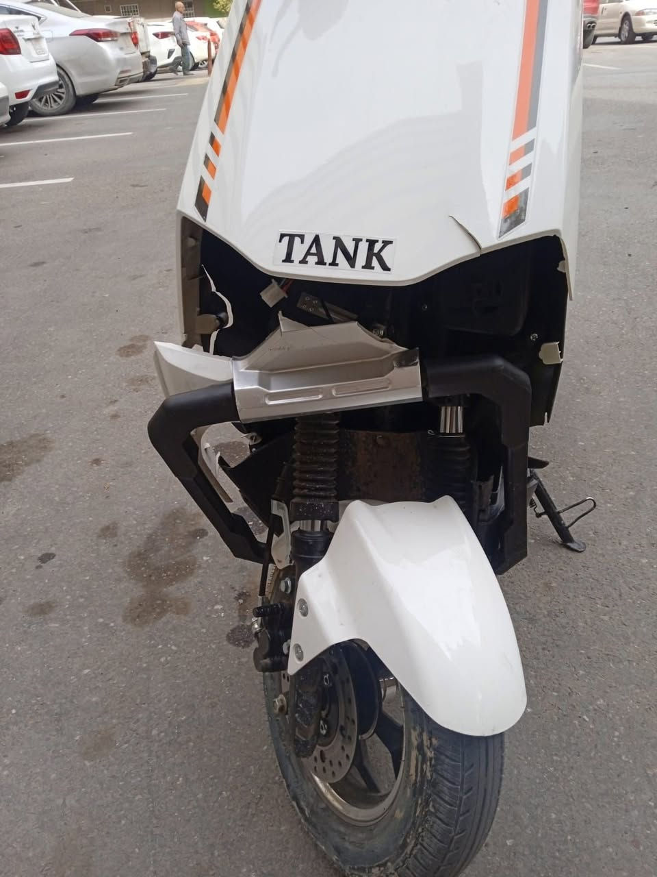 دراجه للبيع شحن TANK
6بطاريات كبار
ملف الفين
ماصار اسبوع من اشتريتها شغاله وكلشي مابيها  توصل من50كيلو لل60كيلو اريد أبيعها لأن سويت حادث وضربت الكفرات
  الايت موجود وشغال ب800 وبيها مجال 
للاستفسار الاتصال على الرقم:
***********
