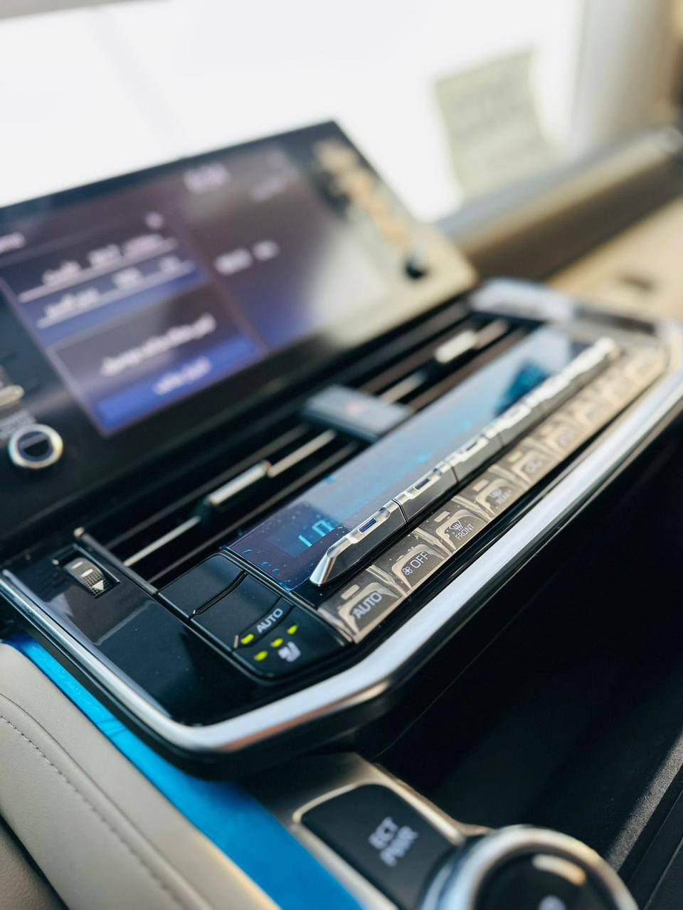 السلام عليكم
لاندكروز ساز فول لمتد
مديل 22
ب63وبيها مجال 
للاستفسار***********
