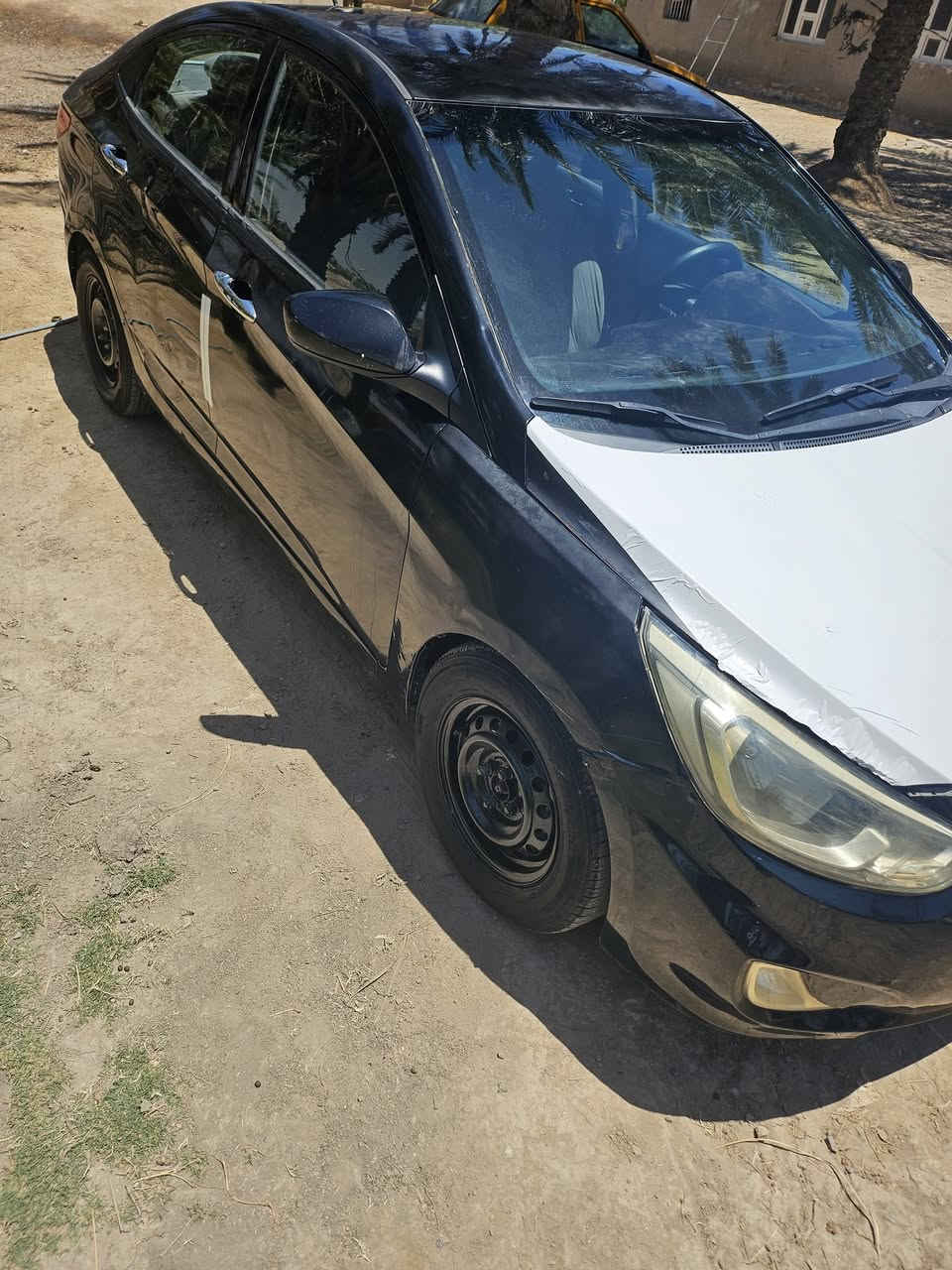 أكسنت موديل ٢٠١٦وارد أمريكي بيهه بنيد مبدل فقط بدون داخل وصبغ جاملغ وباب أمامي أثر شخط محرك ١٦٠٠كير حداديه كفاله سنويه جديده لل٣٠ بأسمي رقم انكليزي قادسيه سعر ب٧٠ وبيهه مجال مكان السيارة بالدوانيه للاستفسار ***********
