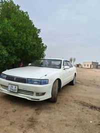 سياره كريستا تيكن سنويه للثلاثين 30 محرك اثنين ونص  سياره نظيفه بو حلو...