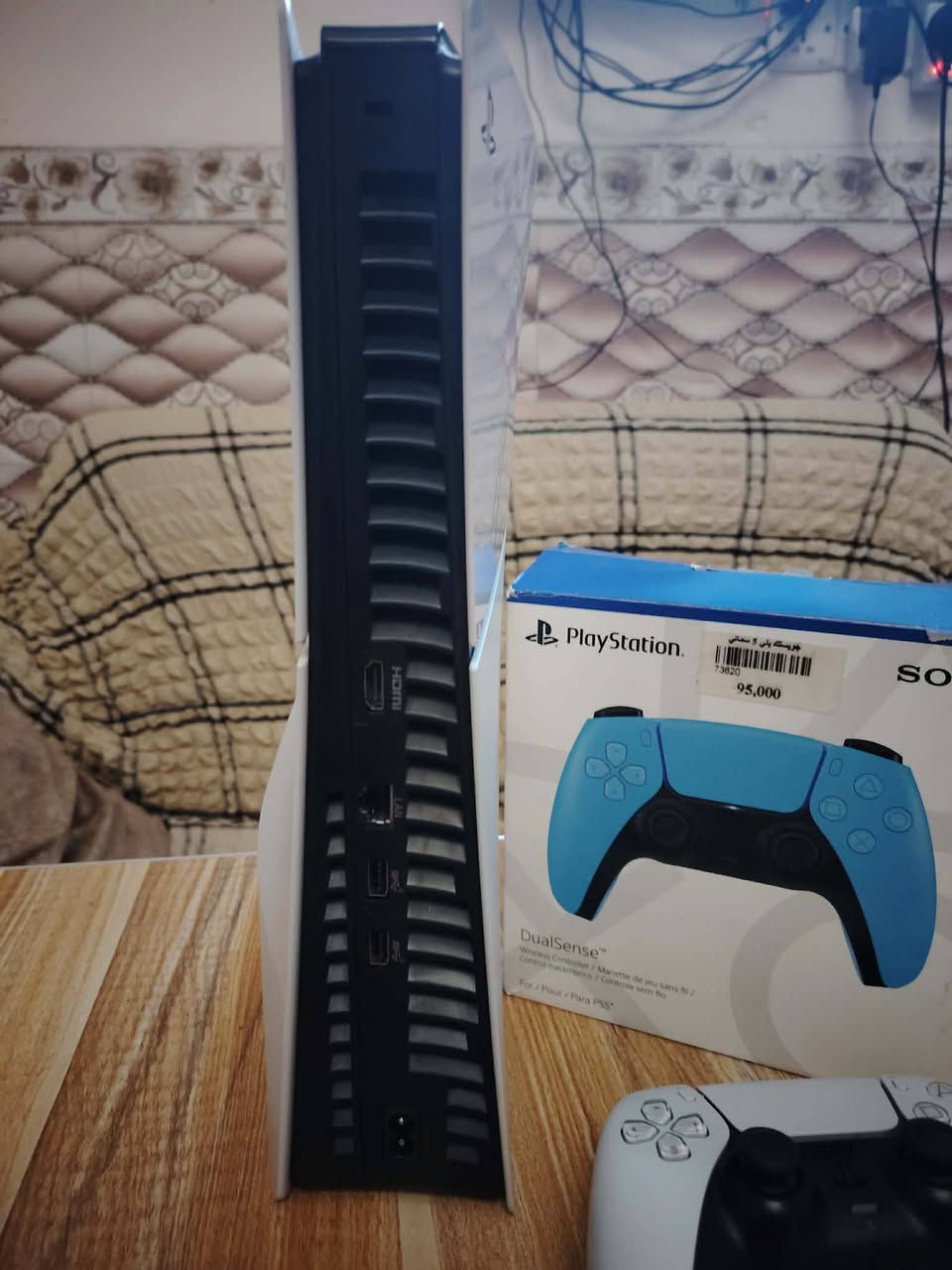 سلام عليكم
بلي5 سلم أوربي مستعمل قليل نضافه 100% ما مفتوح كامل ملحقاته وياه يده أصلية لون ازرگ وقرص gta5 نسخة ال5 ويجي ويا حساب بي بلاس مفعل وكامل السعر 700 وبي مجال اي استفسار *********** اتصل على الرقم مكلف بالنشر
