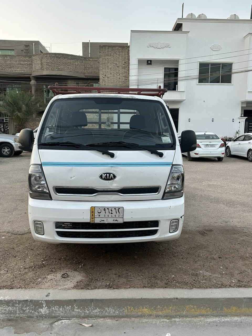 كيا حمل 2021
محرك وكير بلادي على وضع الشركة
كشر وشواصي نظيفات وبلاديات 
غرفتها جديدة مدوشمة كاملة 
تبريد تدفأة شغالات تبريدها ثلج
كهربائيات كلها شغالة وبلادية 
صدر امامي وخافي وتخم تاير كله جديد
سيارة كاملة من كل النواحي 
سعر 135$
للاتصال ***********
