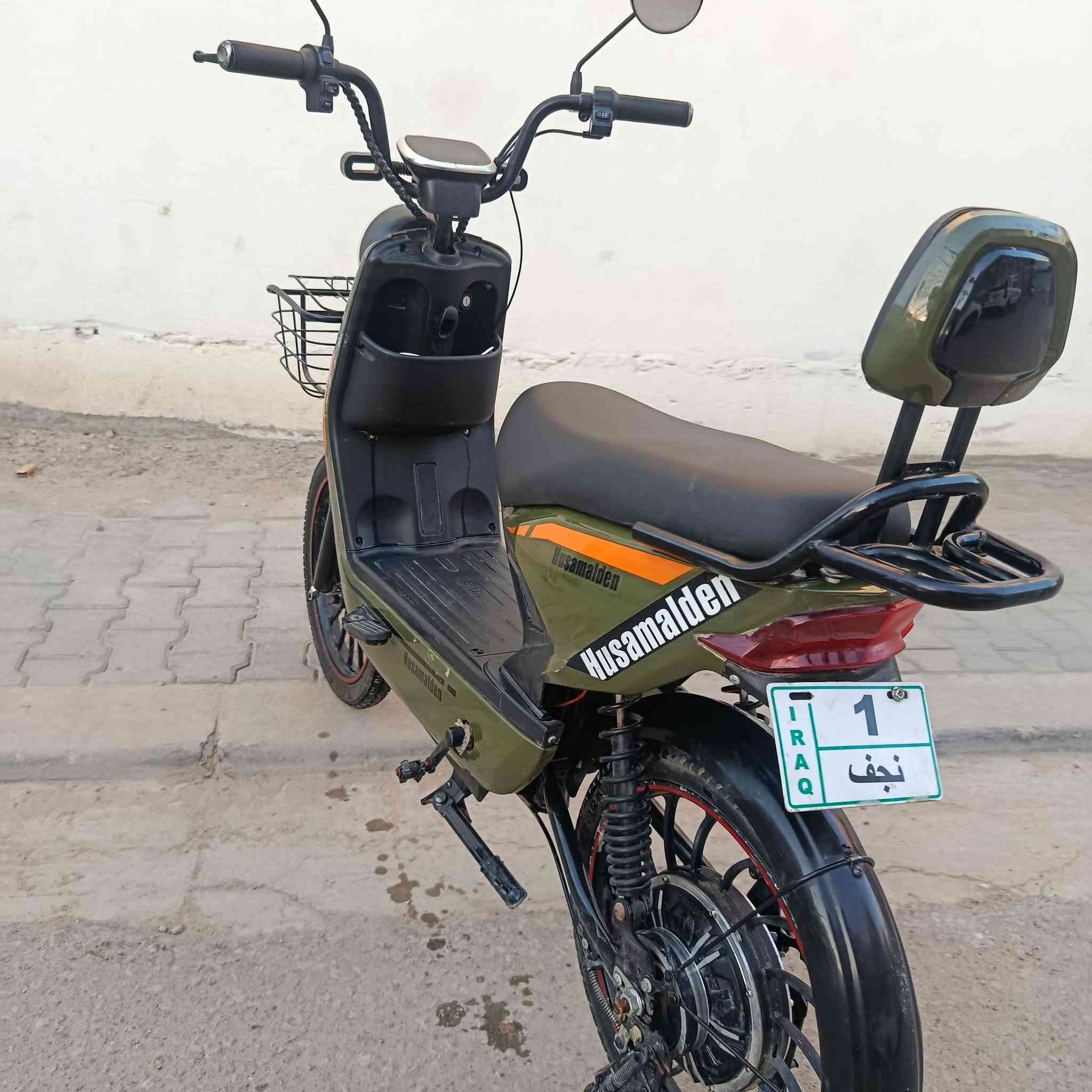دراجه شحن حجم 20 رياضي
4 بطاريات كرافيت 

سرعته 50 حقيقي + كهربائيات كامله مكمله + تايرات جدد + مرايات 

متواجد ماسنجر 
سعر 280 وبي مجال
رقمي ***********
