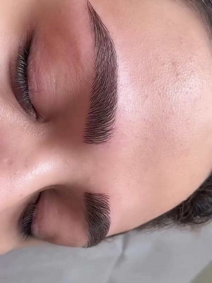 مرحبا ياحلـوات 😍♥️
جايتكـم بشغـل وعروض العيـد 
يم الماكيرا الماهـره تمارة الريس  
شوفو جمال الشغـل ولا غلطـه ماشاءالله شغل يجنن 
والاسعـار 😍♥️
 تقنيه مايكرو ٥٠ 
فايبروز ٦٠
نحت مع تضليل ١٥٠ 
نحت فقط ١٠٠)العنـوان 
 بغداد الدورة الميكانيك شارع الفورتات
رقم الحجز ***********
