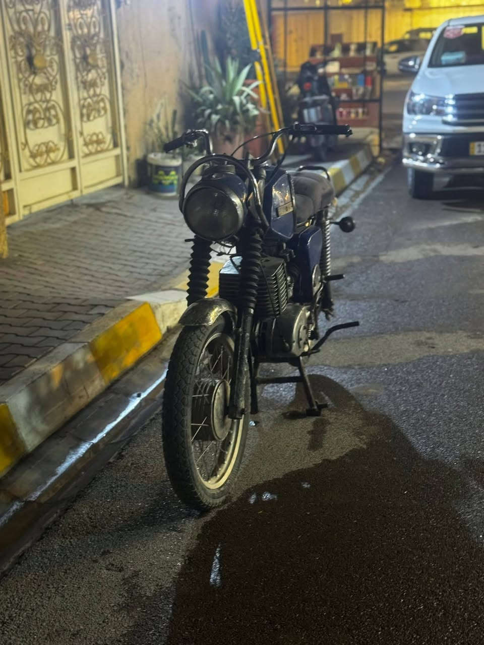 السلام عليكم دراجه mz81خير من الله شلعه ومعدل وتراي وين ميعجبك سايس 2علفتح لحيم بس بالخشم شويه الدراجه ماكنيت يعني انسه شي اسمه توكفك بشارع مكاني الدجيل السعر 550وبيها مجال لاستفسار اكثر اتصل وتدلل***********
