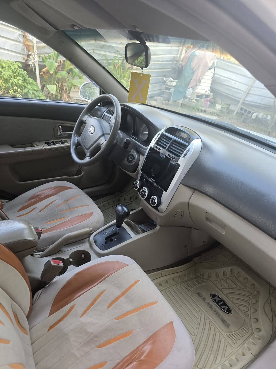 السلام عليكم
من رخصه الادمن كيا سيراتو للبيع موديل 2007  محرك 1600 دوش رقم بغداد نكليزي السياره كفاله عامه عده الجاملق الامامي جهت الراكي صبغ اثر شخط وخشم البنيد والباقي كفاله عامه تدفئه تبريد مكينه ما مفتوحه شرط بالجيس وكير وحداديه شرط السعر 87 وبيهه مجال العنوان بابل المسيب

للستفسار ***********
