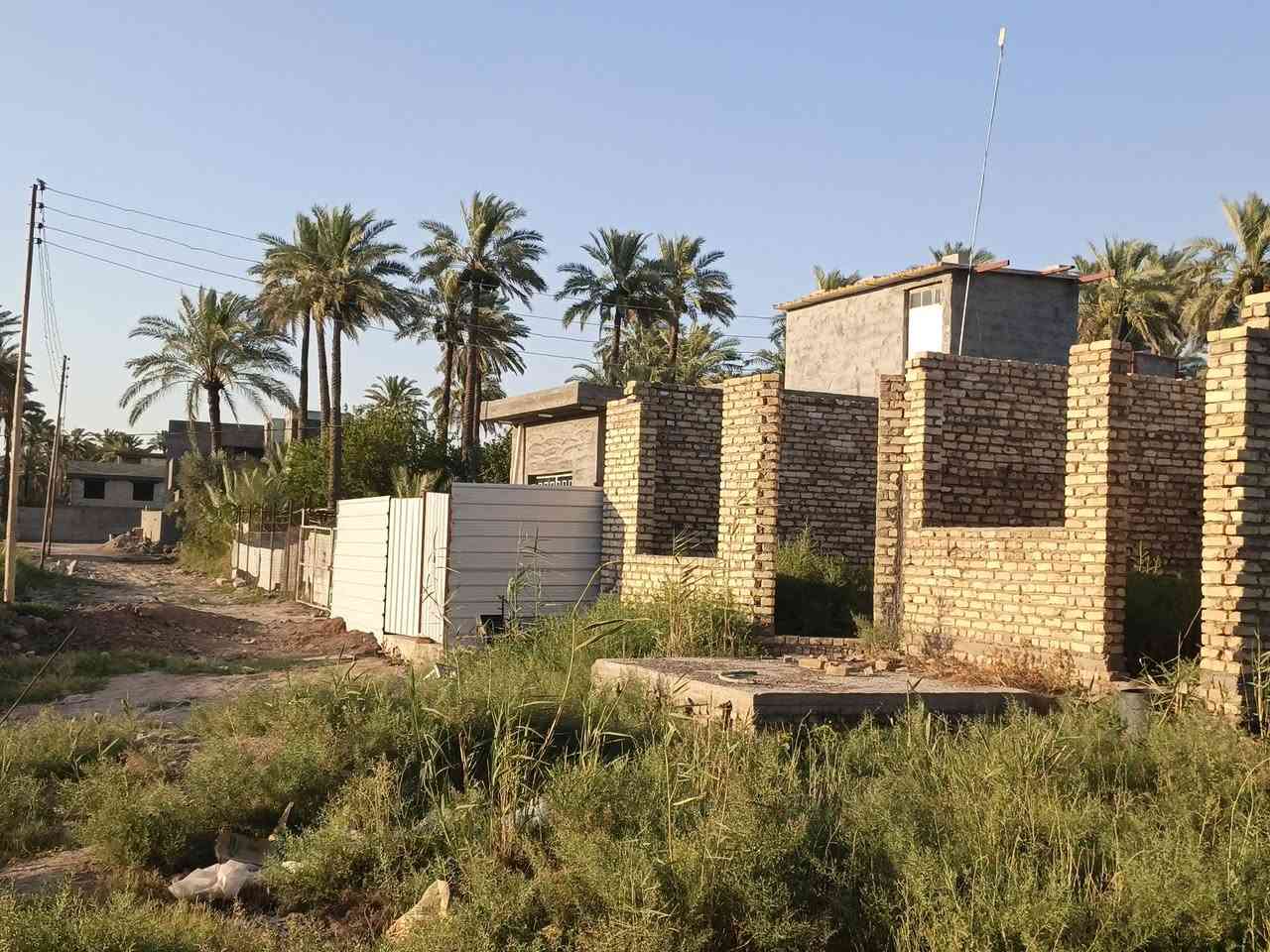 متاح هيكل بناء مساحة 180 عرض 9 نزال 20 يحتوى على غرفتين نوم وحولي وصحيات ومطبخ وصاله وسبتتنك جاهزة
السلام عليكم 📍

متاح هيكل بناء مساحة 180 عرض 9 نزال 20 يحتوى على غرفتين نوم وحولي وصحيات ومطبخ وصاله وسبتتنك جاهزة
العقار زراعي قرار 25 مكاتبه وقرار قاضي عرض الشارع 6 أمتار
كما موضح بصورة موقع الهيكل شارع البو عطالله 
السعر مناسب جدا جدا للأستفسار ***********
