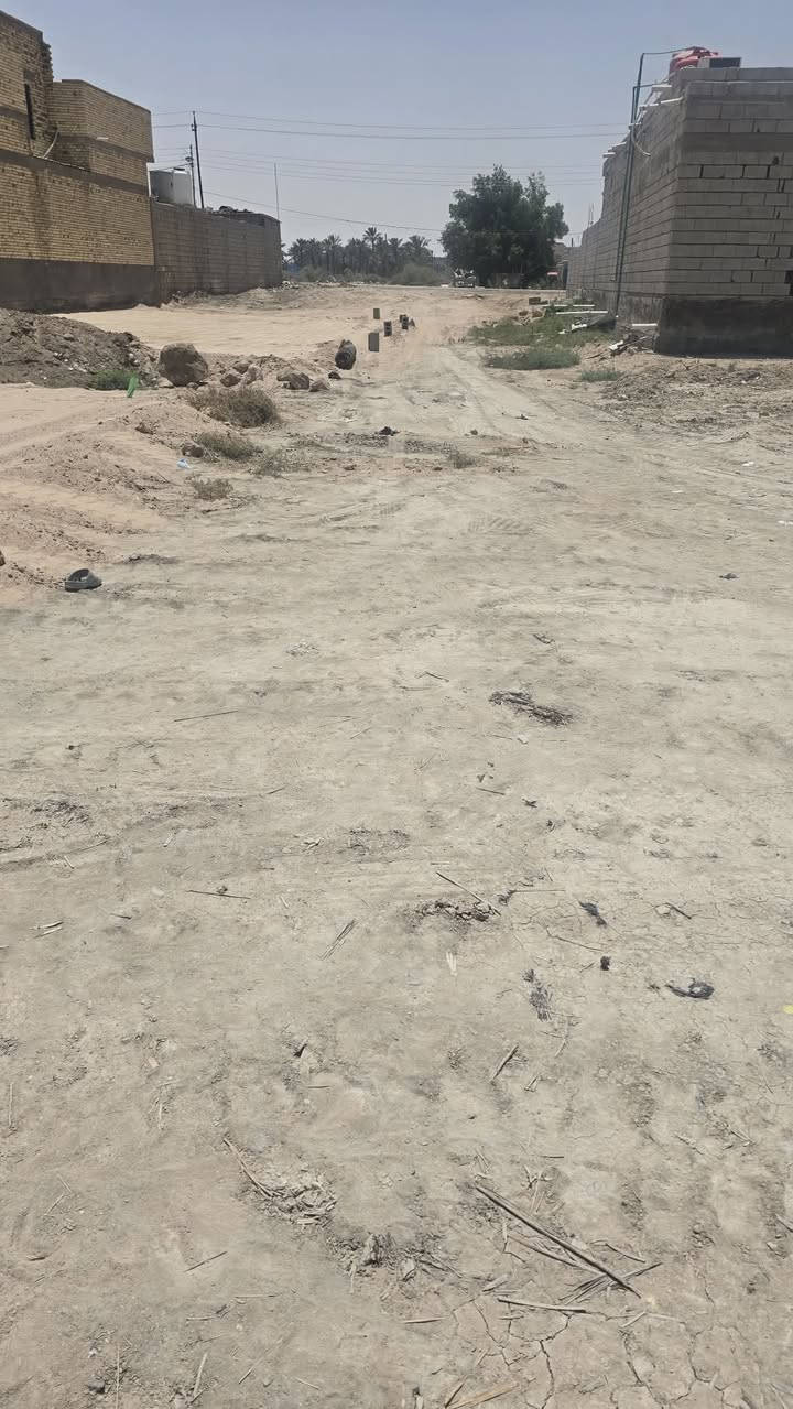 قطعه أرض طابو ملك صرف زراعي عراقي وكاله مكاتبه ونسخه من الطابو المساحة 260متر وبيه فضاله  القطعه عليه شارعين كدامه شارع 7متر وضهره شارع 6متر  سعر 39مليون العنوان بصره أبي الخصيب منطقه باب عباس قريب على سوك تبعد دقيقتين منطقه راقيه وناسه القدامه ابو الخصيب  الاستفسار اتصل ***********
