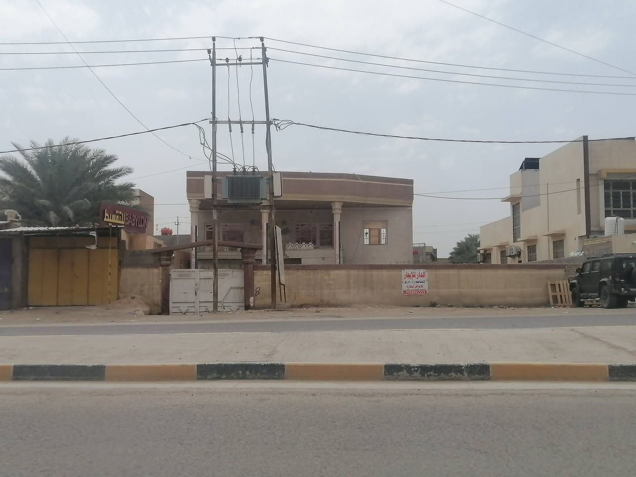 بيت للايجار للاغراض التجارية
المساحة ٨٠٠م 
مكانة اول ماتنزل جسر سيف سعد باتجاه الوردية 
للاستفسار ***********
