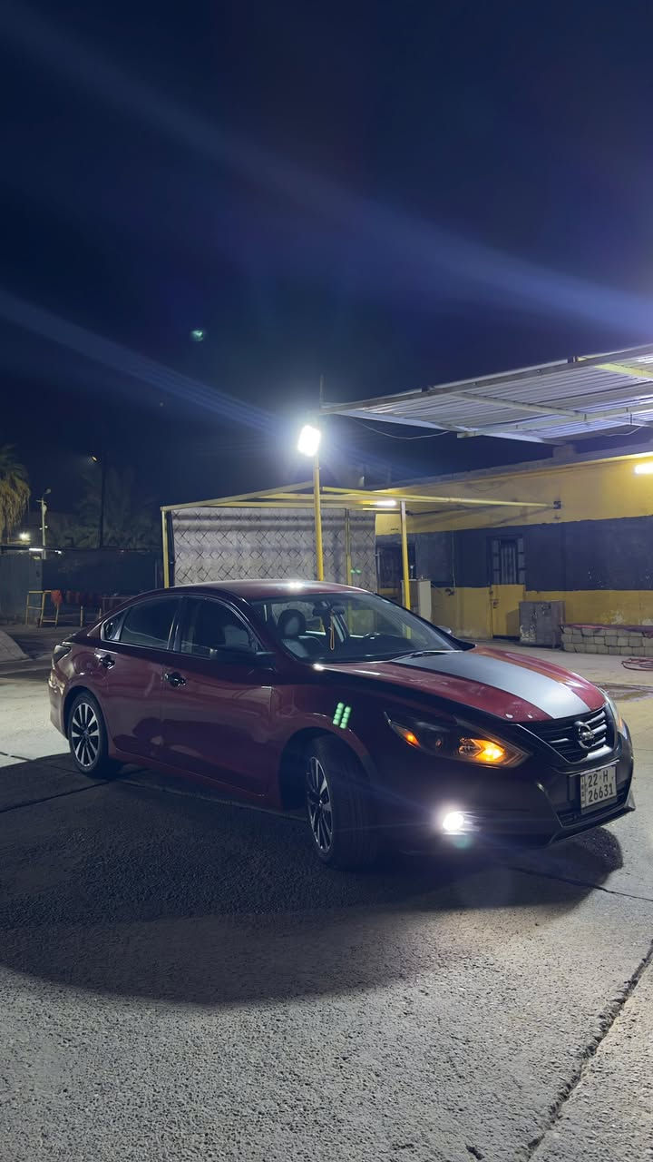 السلام عليكم 
التيما 
2017 فئة SV
ضررها جاملغ وبنيد مثل ما موضح بالصور 
سنويه لل 26 السيارة بسمي 
ماشيه 150 الف كيلو 
تبريد منضومه جديده ، باتري جديد 
دبلات وقواعد دبل واذاين محرك جدد
 تخم تاير جديد 
براد كير بيها السيارة 
السعر 130 وبيها مجال 
منضومه بانزين علية ادامة كاملة
رقم الهاتف ***********
